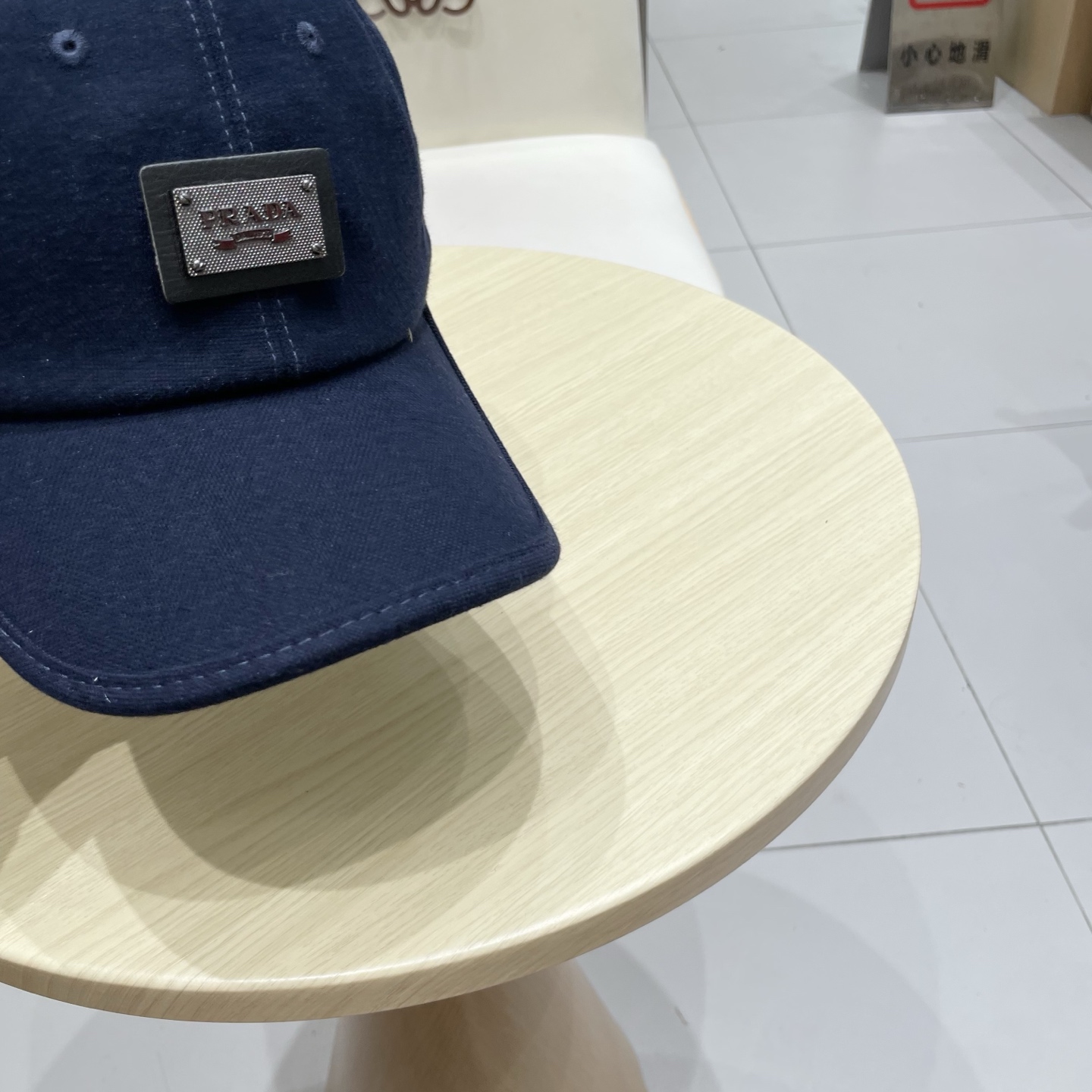 普拉达 PRADA 新品秋冬棒球帽 代购版本！时尚潮流，高端做工！非一般的品质，细节看实拍哦