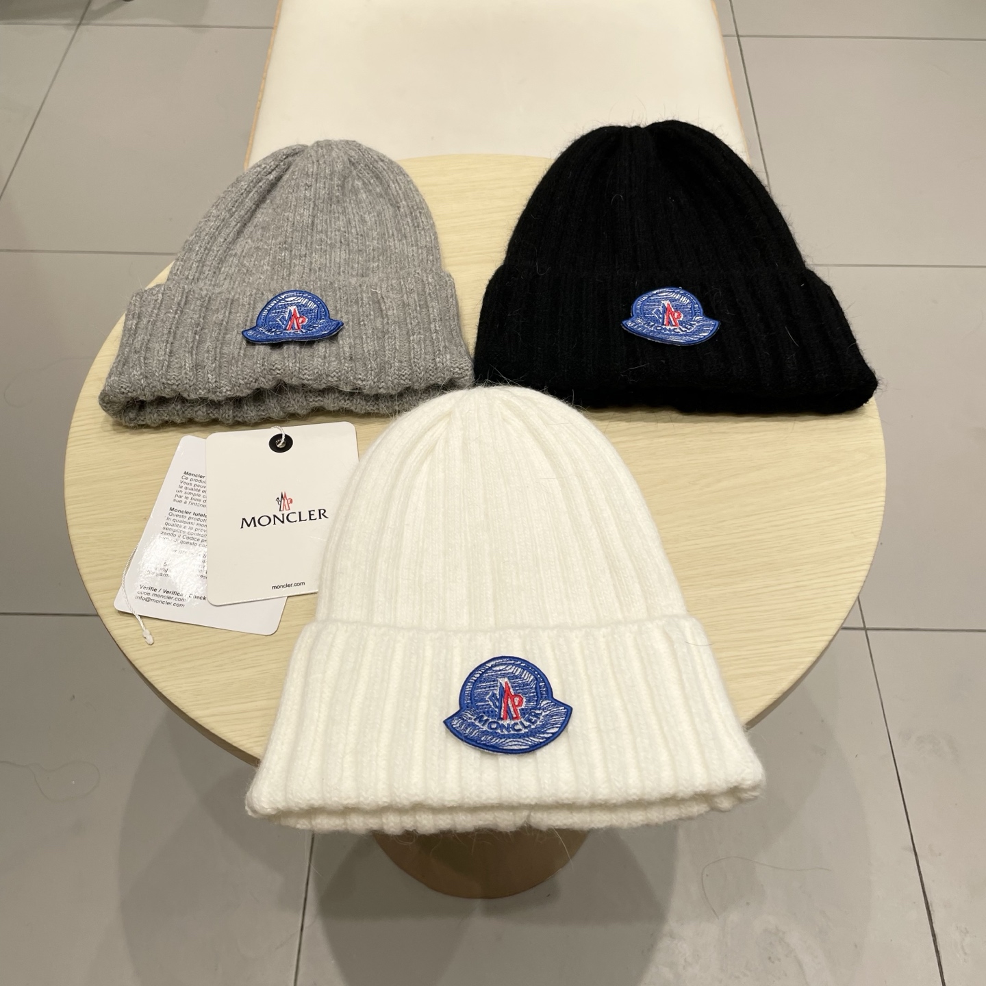   蒙口Moncler盟可睐💥新款经典针织帽，非常柔软亲肤，弹性很好💓有质感又非常百搭的款式~保暖的  