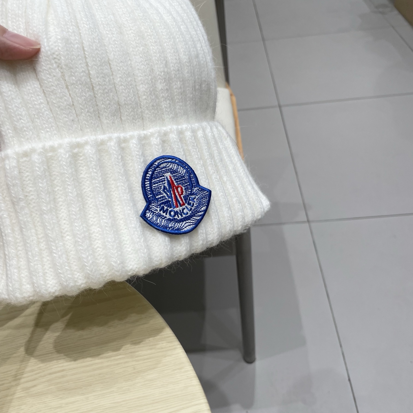 蒙口Moncler盟可睐💥新款经典针织帽，非常柔软亲肤，弹性很好💓有质感又非常百搭的款式~保暖的 羊绒毛