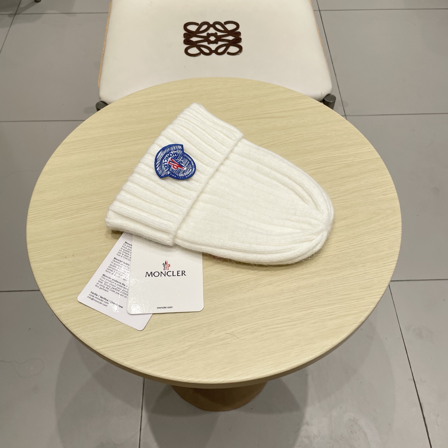 蒙口Moncler盟可睐💥新款经典针织帽，非常柔软亲肤，弹性很好💓有质感又非常百搭的款式~保暖的 羊绒毛