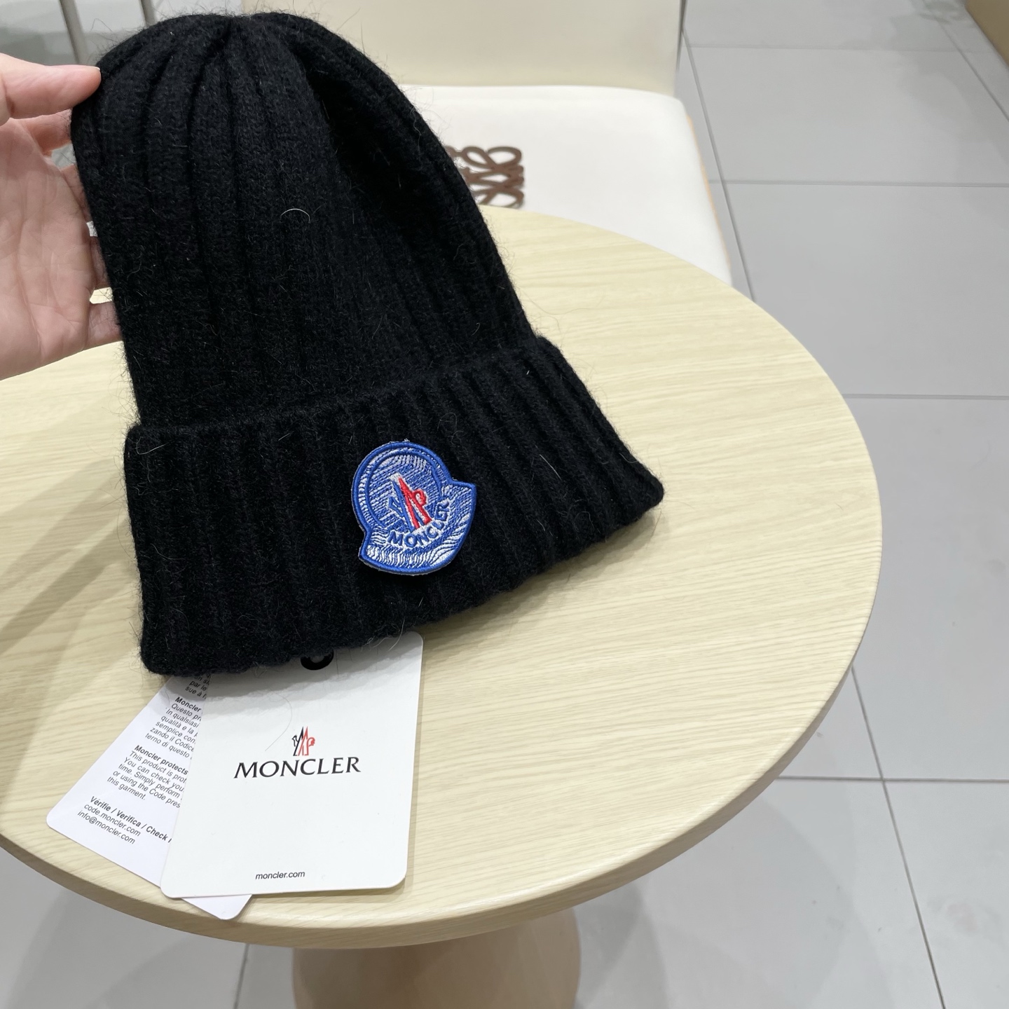 蒙口Moncler盟可睐💥新款经典针织帽，非常柔软亲肤，弹性很好💓有质感又非常百搭的款式~保暖的 羊绒毛