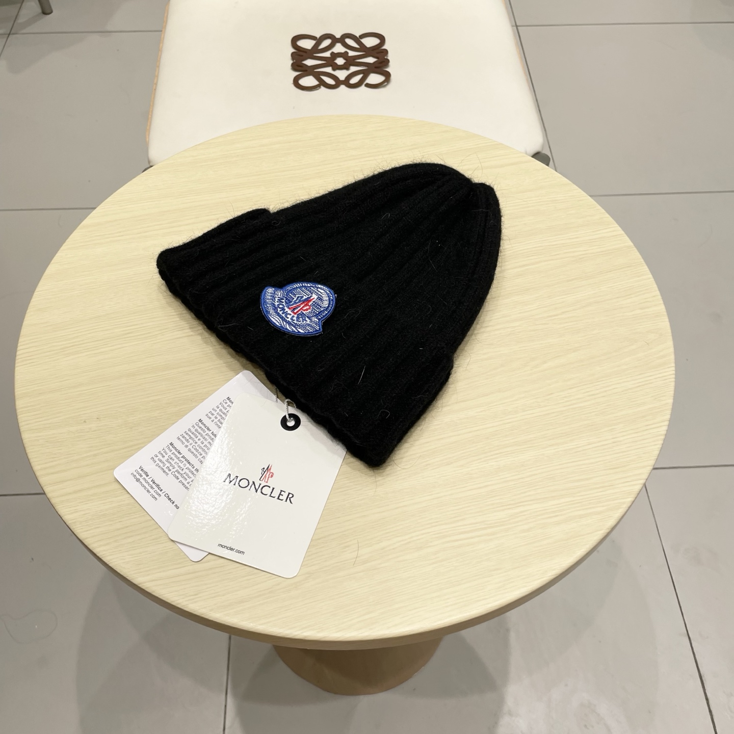 蒙口Moncler盟可睐💥新款经典针织帽，非常柔软亲肤，弹性很好💓有质感又非常百搭的款式~保暖的 羊绒毛