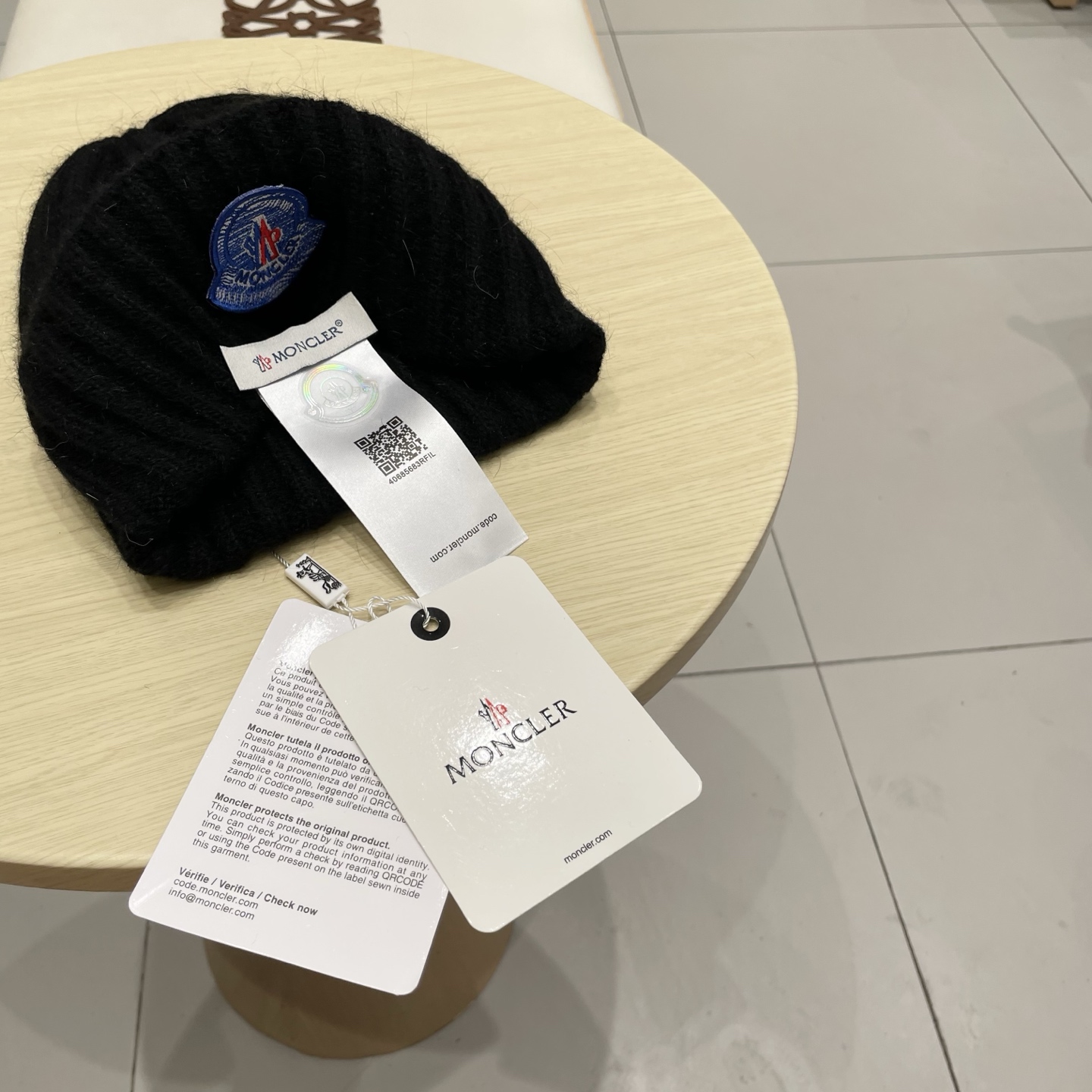 蒙口Moncler盟可睐💥新款经典针织帽，非常柔软亲肤，弹性很好💓有质感又非常百搭的款式~保暖的 羊绒毛