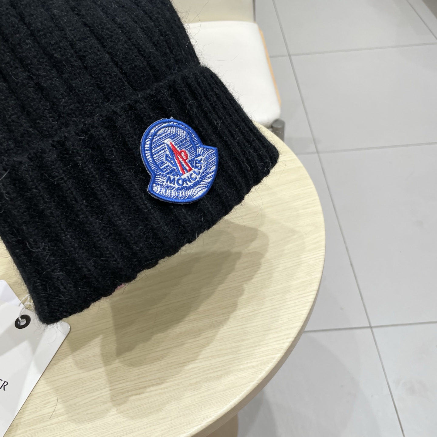 蒙口Moncler盟可睐💥新款经典针织帽，非常柔软亲肤，弹性很好💓有质感又非常百搭的款式~保暖的 羊绒毛