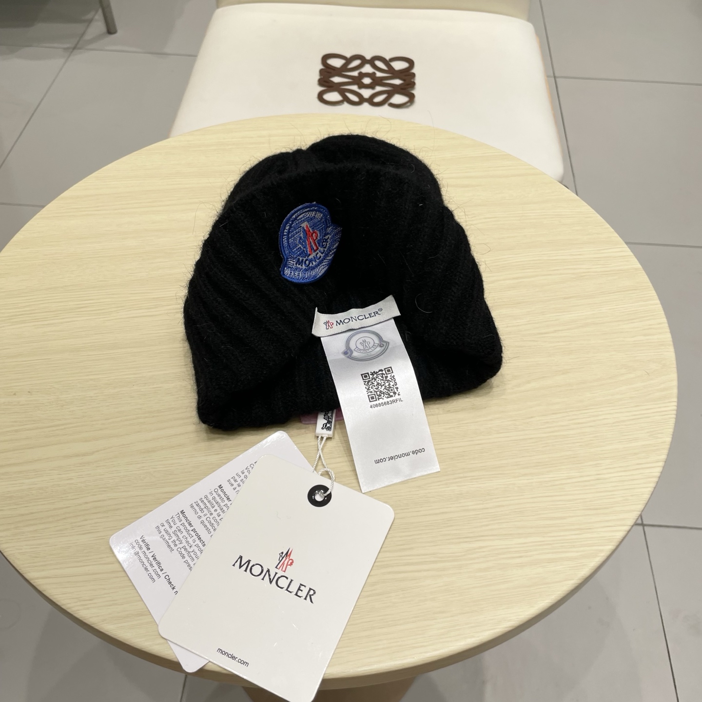 蒙口Moncler盟可睐💥新款经典针织帽，非常柔软亲肤，弹性很好💓有质感又非常百搭的款式~保暖的 羊绒毛