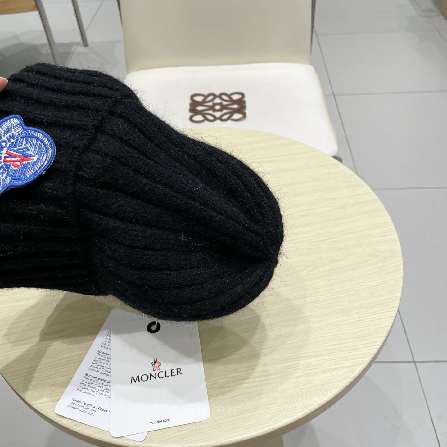 蒙口Moncler盟可睐💥新款经典针织帽，非常柔软亲肤，弹性很好💓有质感又非常百搭的款式~保暖的 羊绒毛