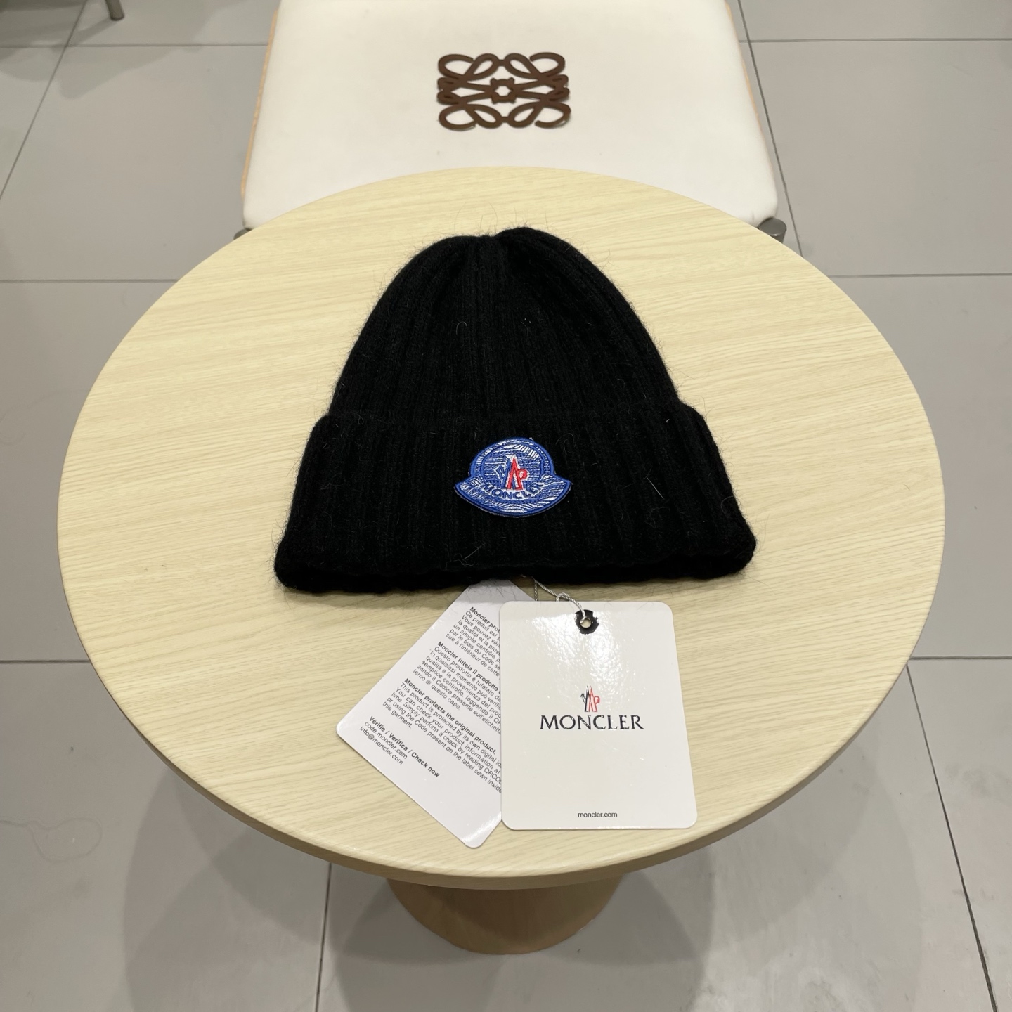 蒙口Moncler盟可睐💥新款经典针织帽，非常柔软亲肤，弹性很好💓有质感又非常百搭的款式~保暖的 羊绒毛