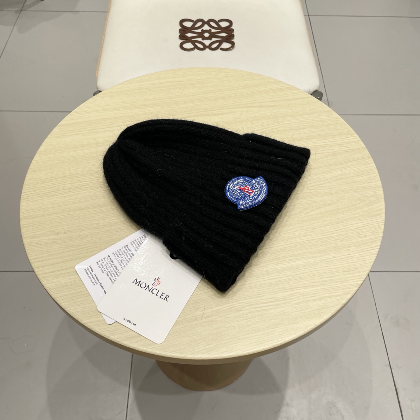 蒙口Moncler盟可睐💥新款经典针织帽，非常柔软亲肤，弹性很好💓有质感又非常百搭的款式~保暖的 羊绒毛