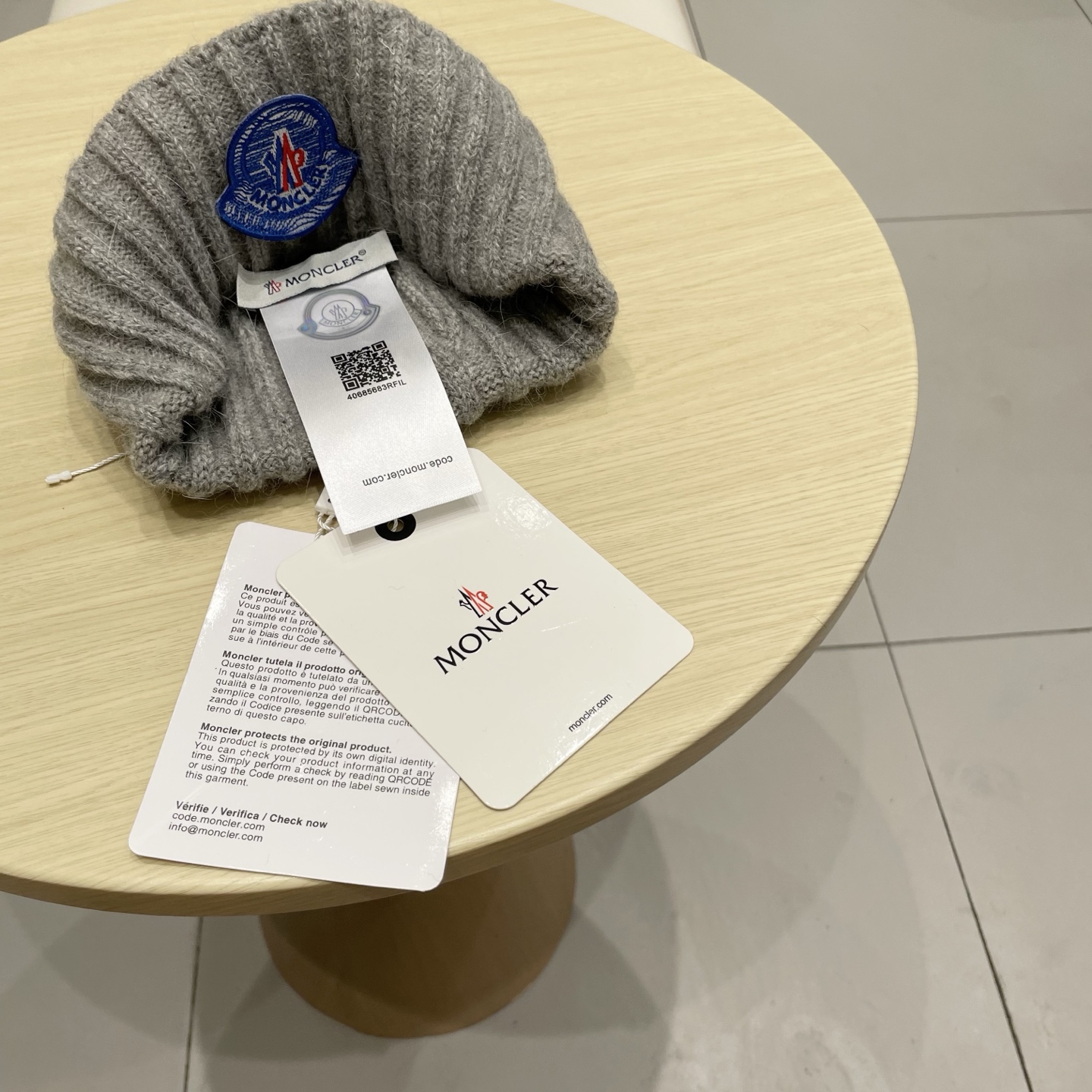 蒙口Moncler盟可睐💥新款经典针织帽，非常柔软亲肤，弹性很好💓有质感又非常百搭的款式~保暖的 羊绒毛