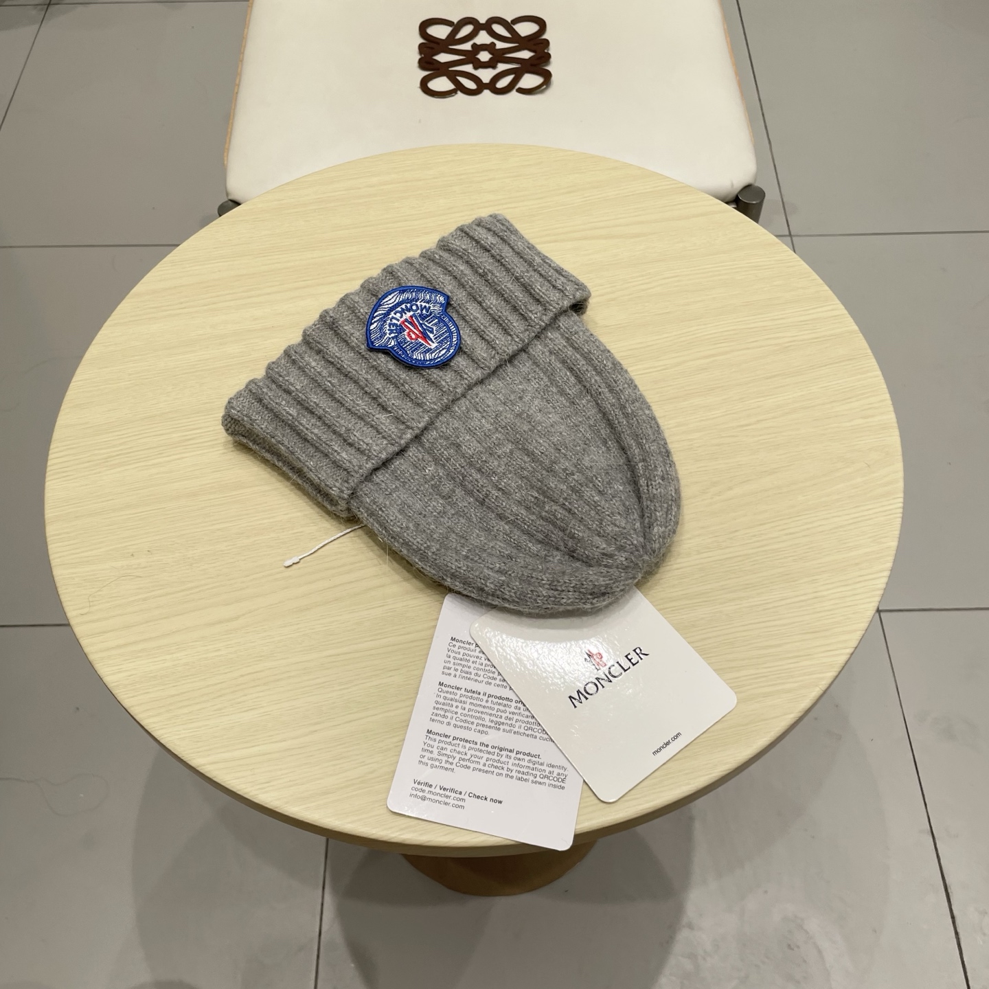 蒙口Moncler盟可睐💥新款经典针织帽，非常柔软亲肤，弹性很好💓有质感又非常百搭的款式~保暖的 羊绒毛