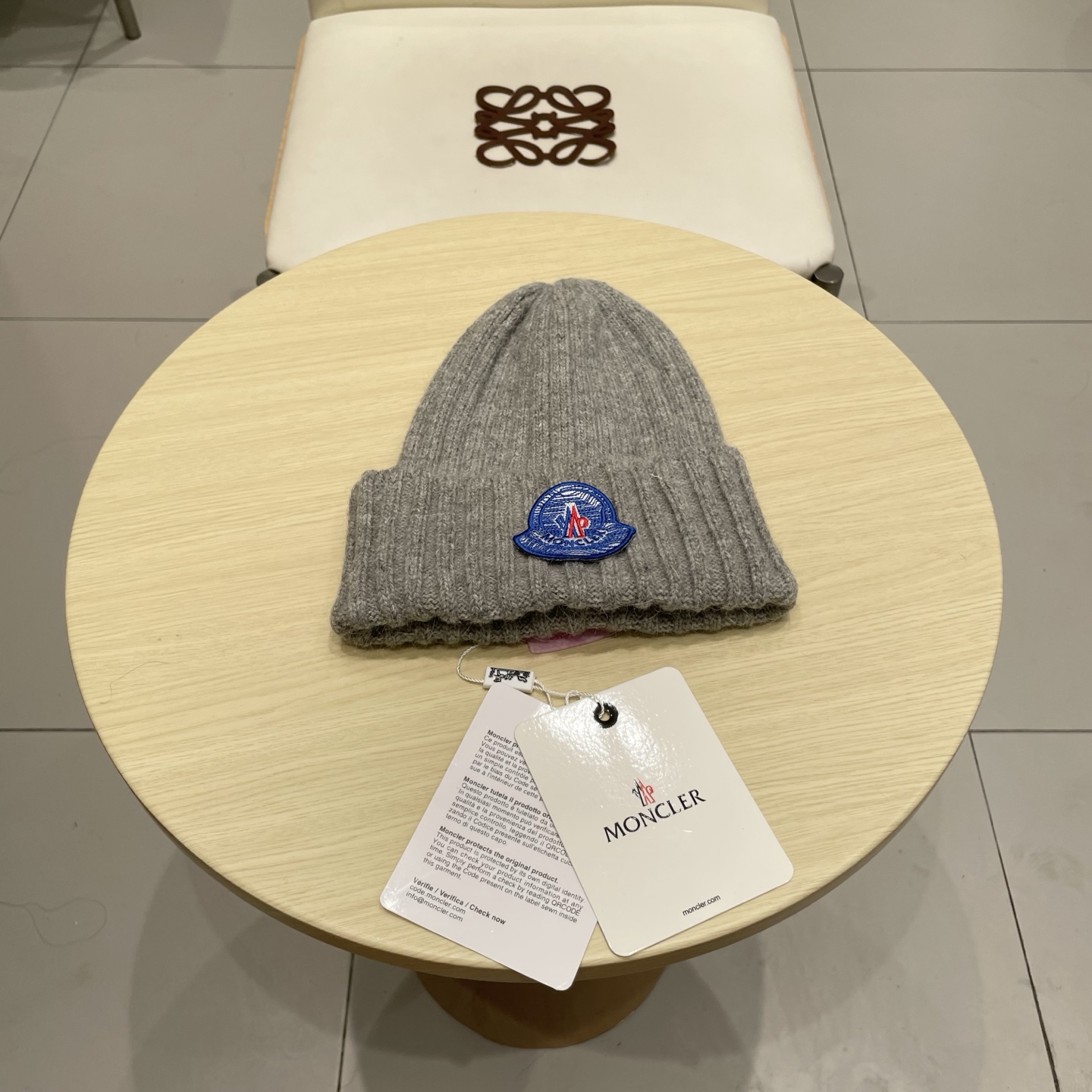 NO:587867,Moncler's new classic knitted hat, very soft and skin-friendly, very elastic, textured and very versatile ~ Warm cashmere wool hat, one size fits all and elastic ~ Unisex, can be worn by any head size. Hats, fisherman hats, baseball caps, knitted hats, hats, Moncler, Moncler, espadrilles, hats19860909蒙口Moncler盟可睐新款经典针织帽,非常柔软亲肤,弹性很好有质感又非常百搭的款式~保暖的 羊绒毛线帽,均码有弹性~男女通用,任何头围都可以佩戴.帽子渔夫帽棒球帽针织帽,帽子,Moncler,Moncler,espadrilles,hats,hat