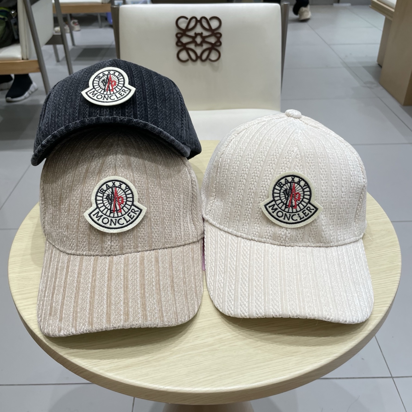   蒙口MONCLER新款棒球帽，时尚炸街单品，风格很OK，网红.时尚博主的最爱！高品质舒凹造型很好看