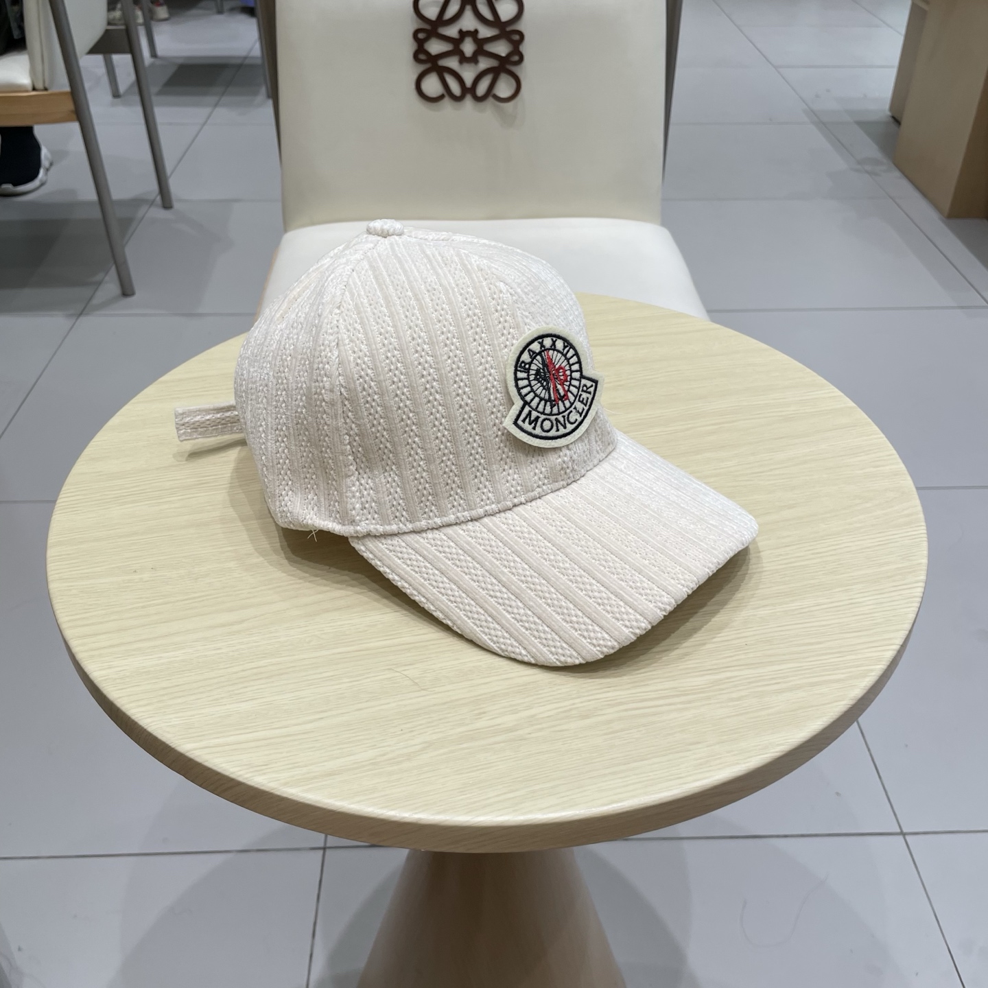   蒙口MONCLER新款棒球帽，时尚炸街单品，风格很OK，网红.时尚博主的最爱！高品质舒凹造型很好看