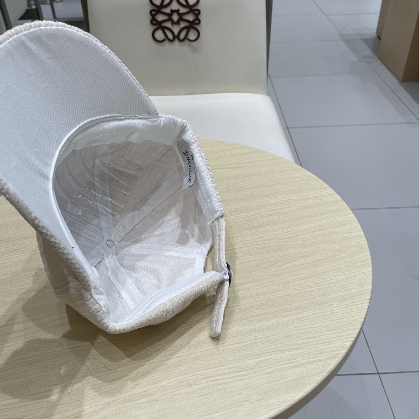   蒙口MONCLER新款棒球帽，时尚炸街单品，风格很OK，网红.时尚博主的最爱！高品质舒凹造型很好看