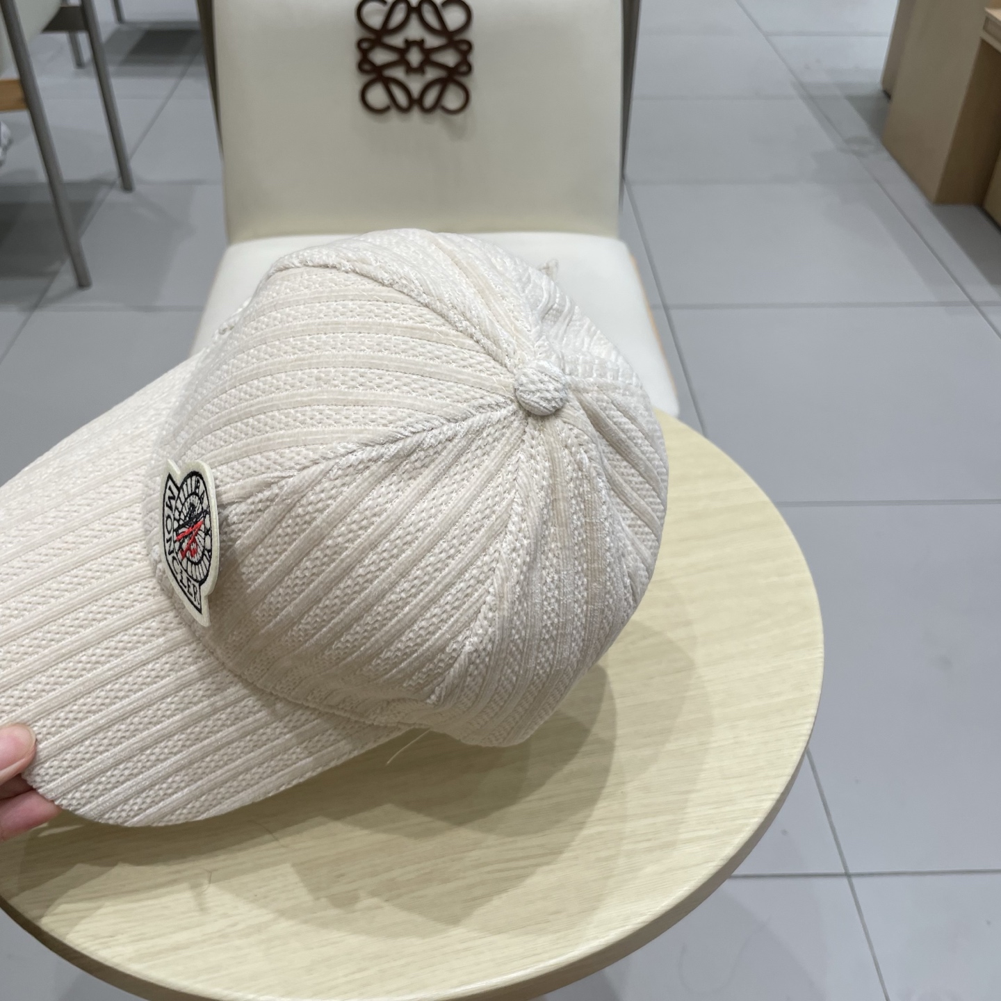   蒙口MONCLER新款棒球帽，时尚炸街单品，风格很OK，网红.时尚博主的最爱！高品质舒凹造型很好看