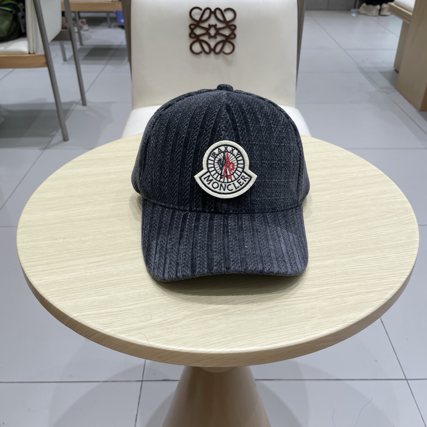   蒙口MONCLER新款棒球帽，时尚炸街单品，风格很OK，网红.时尚博主的最爱！高品质舒凹造型很好看