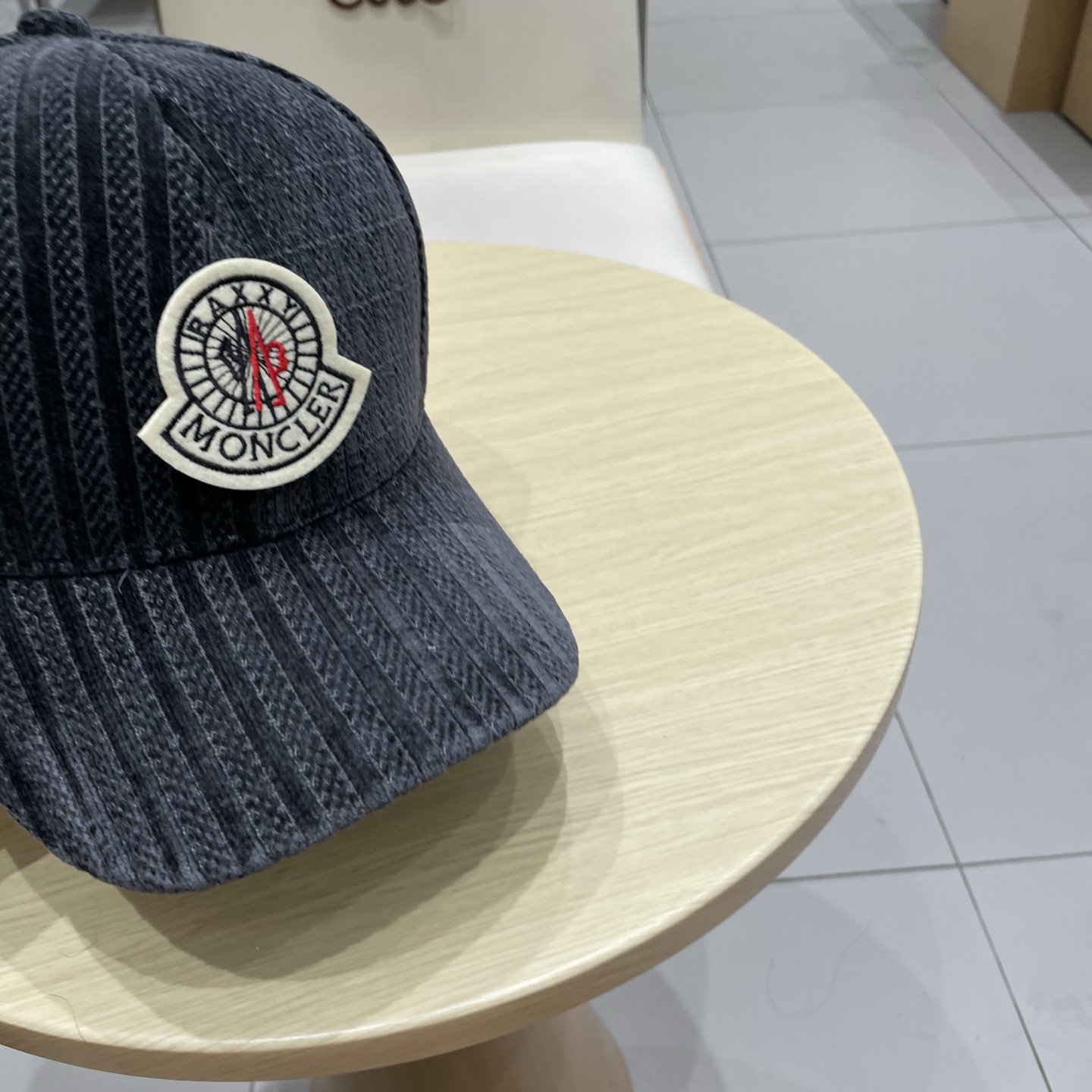   蒙口MONCLER新款棒球帽，时尚炸街单品，风格很OK，网红.时尚博主的最爱！高品质舒凹造型很好看