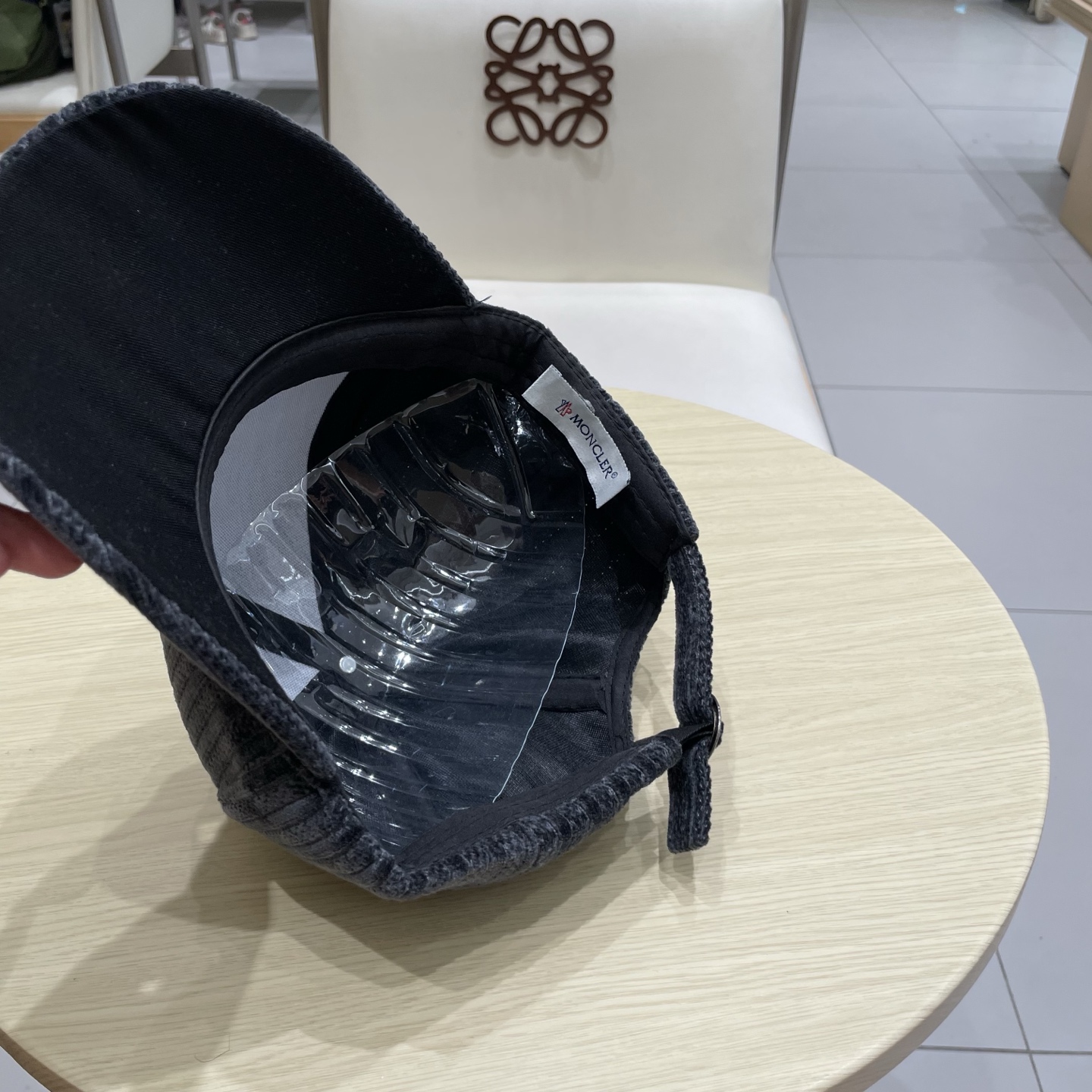   蒙口MONCLER新款棒球帽，时尚炸街单品，风格很OK，网红.时尚博主的最爱！高品质舒凹造型很好看