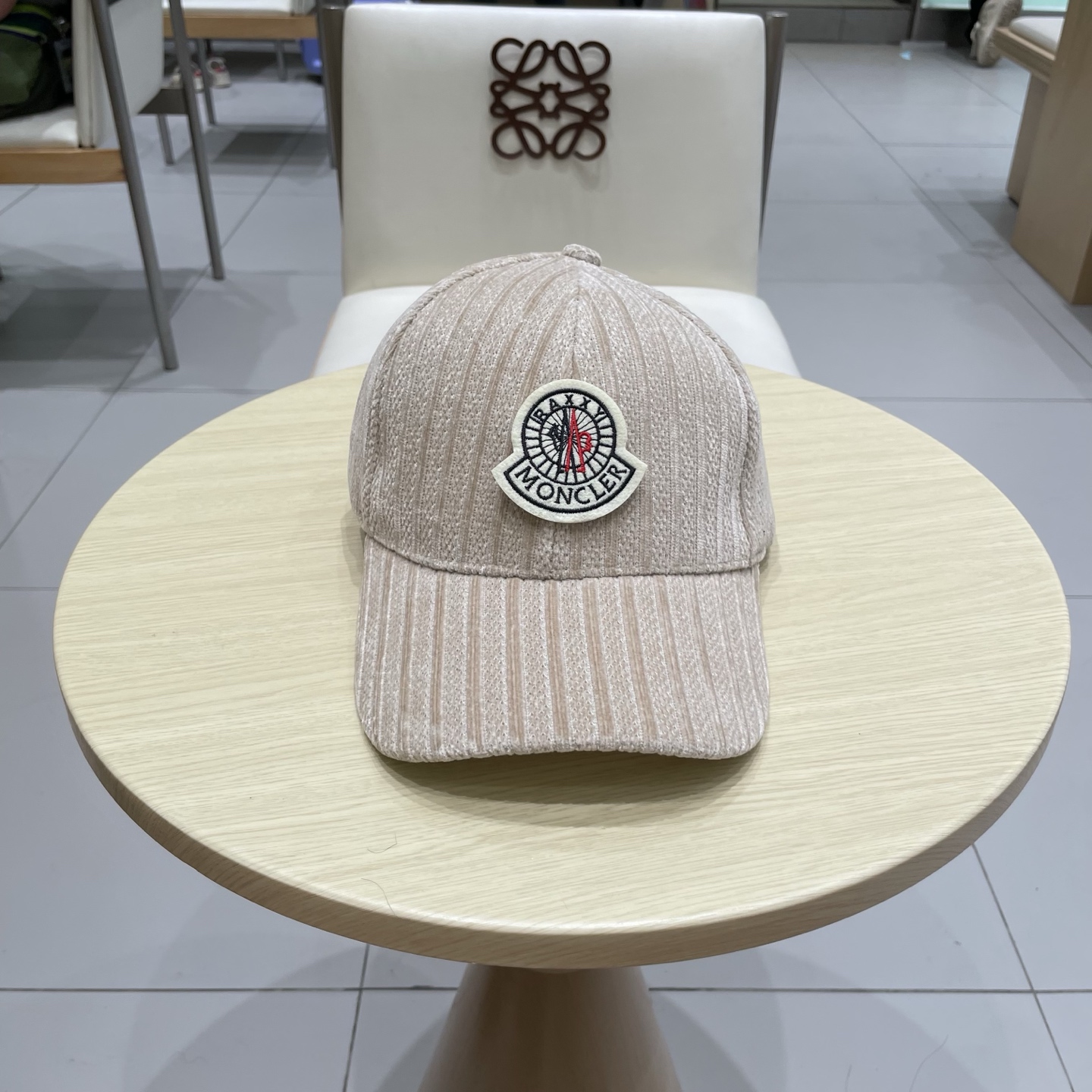 NO:587873,MONCLER's new baseball cap, a fashionable street item, has a great style and is an internet celebrity. The favorite of fashion bloggers!  High-quality comfortable and concave shape, good-looking hat, fisherman hat, baseball cap, knitted hat, hat, Moncler, espadrilles, hats19860909蒙口MONCLER新款棒球帽,时尚炸街单品,风格很OK,网红.时尚博主的最爱！高品质舒凹造型很好看帽子渔夫帽棒球帽针织帽,帽子,Moncler,espadrilles,hats,hat