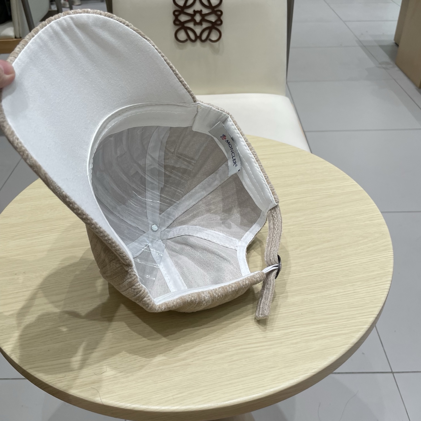   蒙口MONCLER新款棒球帽，时尚炸街单品，风格很OK，网红.时尚博主的最爱！高品质舒凹造型很好看