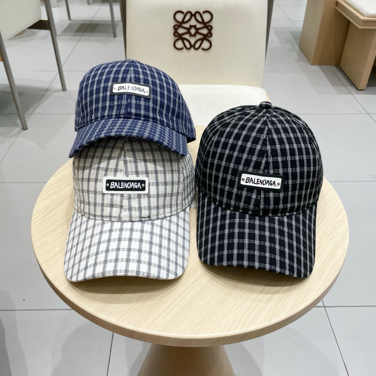  BALENCIAGA巴黎世家新款logo棒球帽，很酷的色系，男女佩戴都有不同style，第一批抢先出货