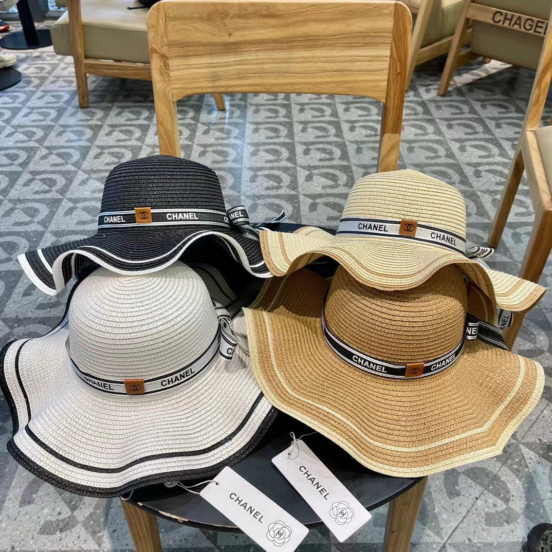  Chanel 香奈儿 官方新款草帽，一顶超级有品位的草帽了~出街首选！帽型超美腻颜色妥妥，轻便携带！小