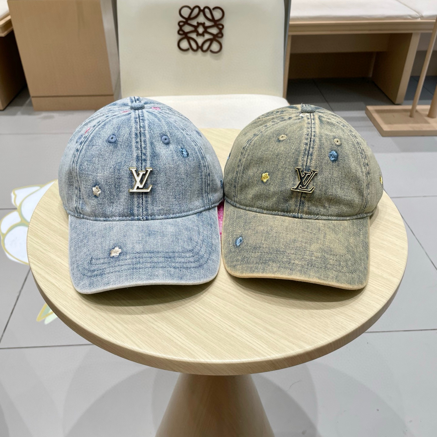 🧢路易威登棒球帽 LouisVuitton😍新款LV棒球帽，重工打造♥️高端大气，百搭款🤗男女通用！跑量