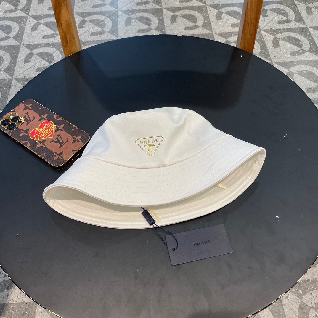  RADA普拉达】新款三角标渔夫帽，大牌款超好搭配，赶紧入手！