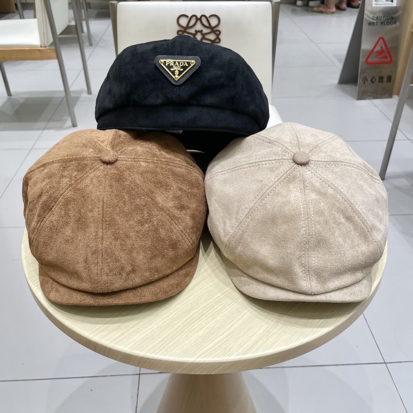  Prada普拉达新款复古鸭舌帽前进帽时尚八角帽潮百搭贝雷帽女秋冬户外