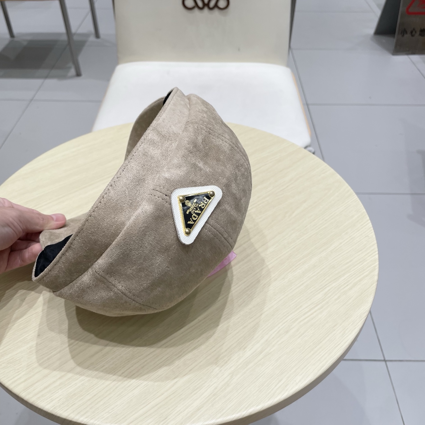 Prada普拉达新款复古鸭舌帽前进帽时尚八角帽潮百搭贝雷帽女秋冬户外