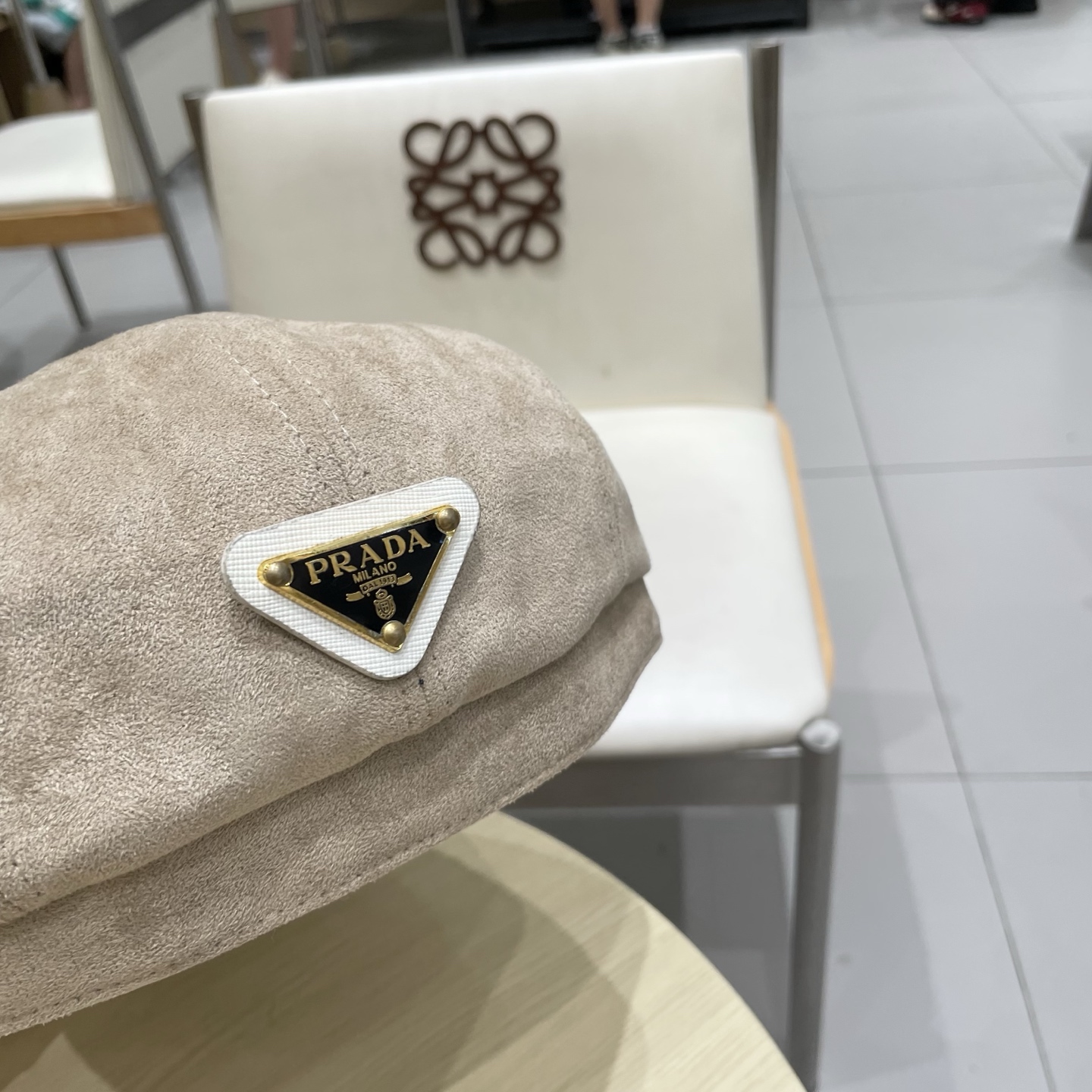 Prada普拉达新款复古鸭舌帽前进帽时尚八角帽潮百搭贝雷帽女秋冬户外