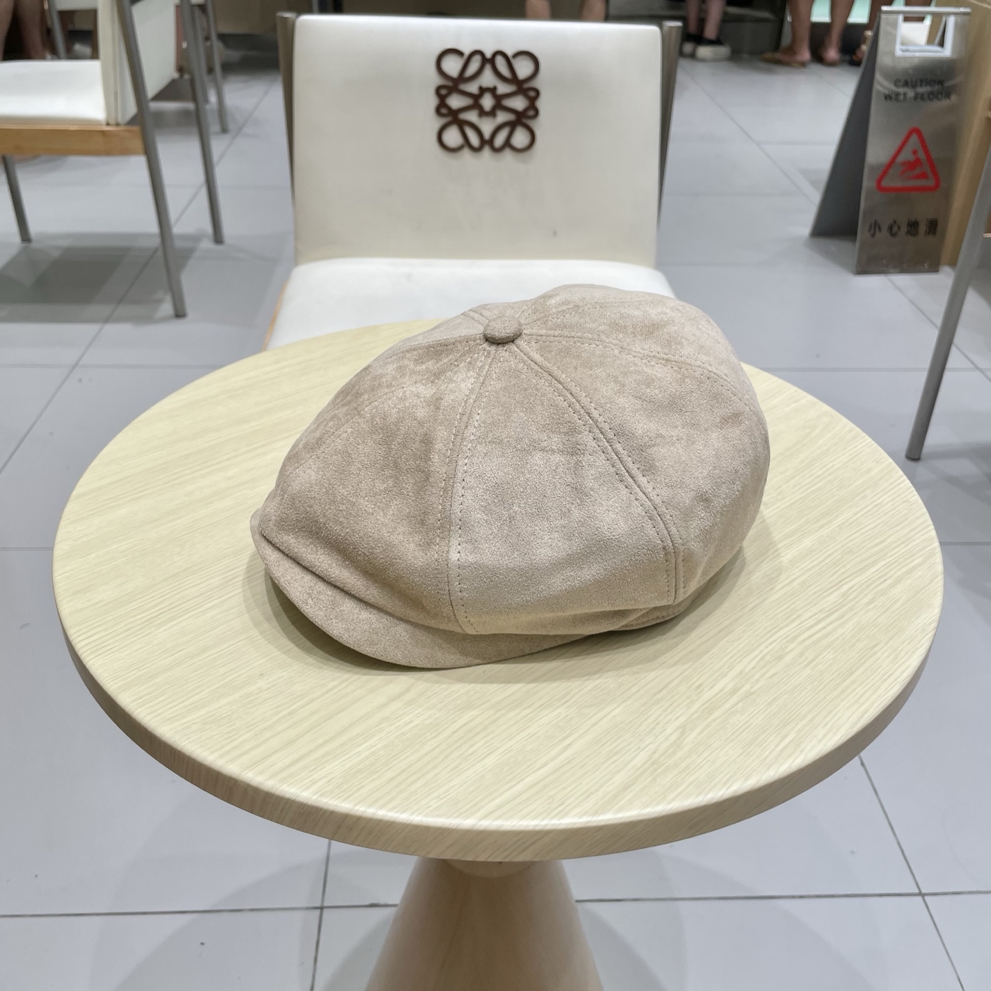 Prada普拉达新款复古鸭舌帽前进帽时尚八角帽潮百搭贝雷帽女秋冬户外