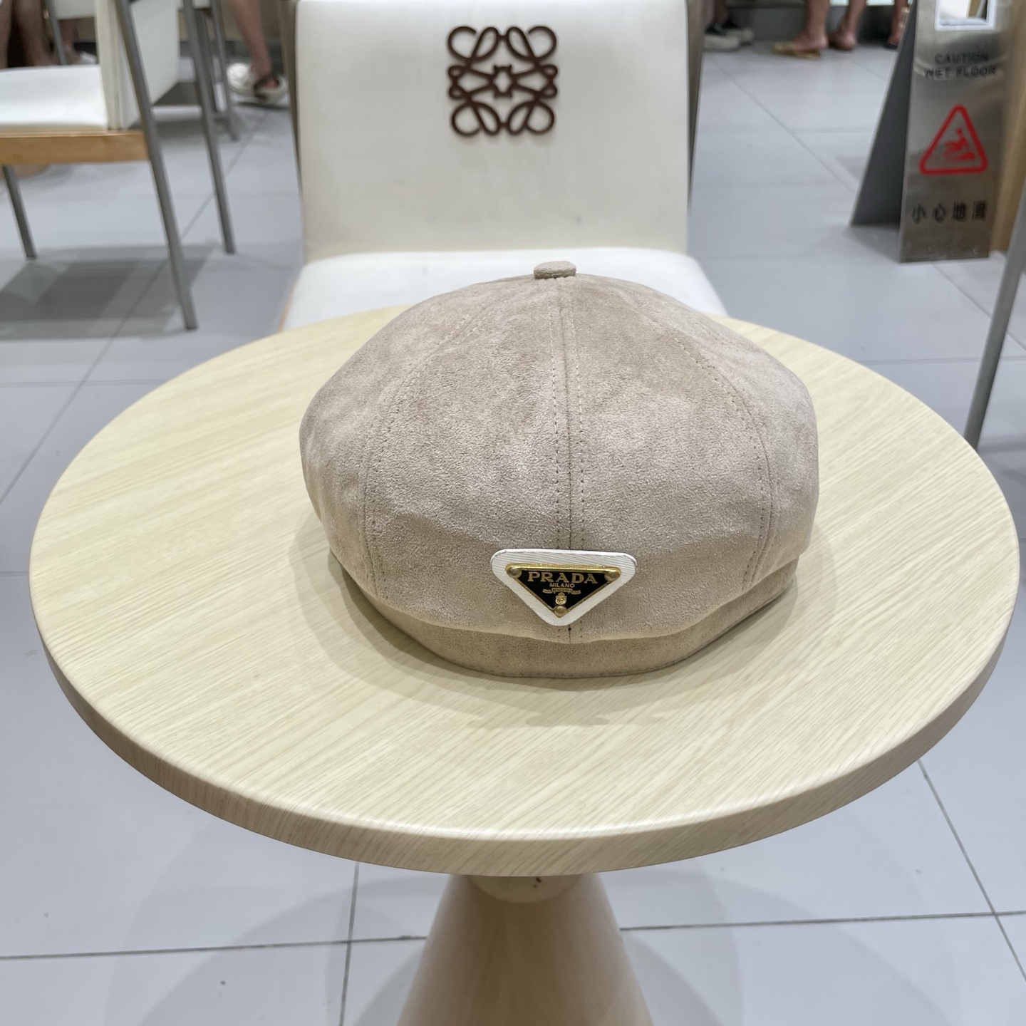 Prada普拉达新款复古鸭舌帽前进帽时尚八角帽潮百搭贝雷帽女秋冬户外