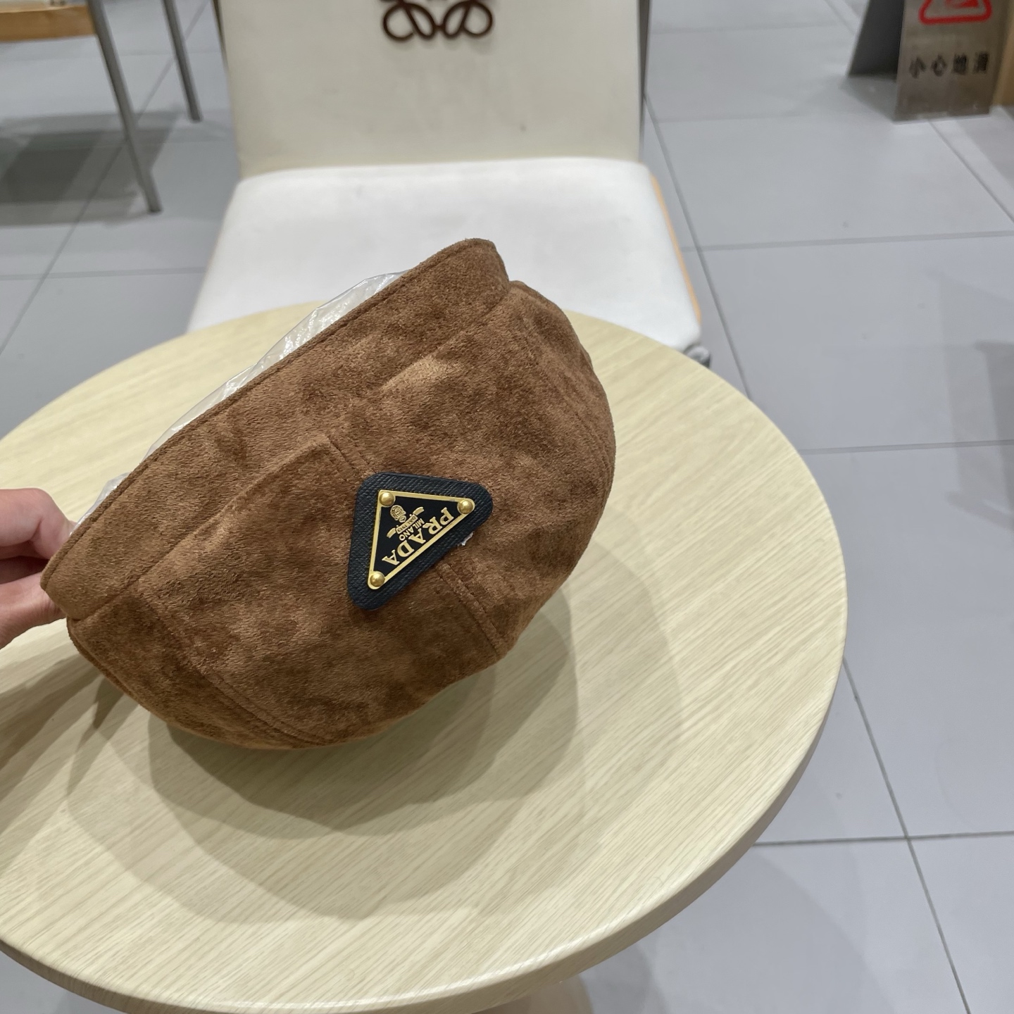 Prada普拉达新款复古鸭舌帽前进帽时尚八角帽潮百搭贝雷帽女秋冬户外