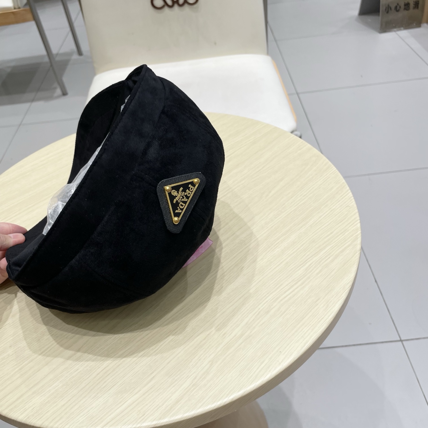 Prada普拉达新款复古鸭舌帽前进帽时尚八角帽潮百搭贝雷帽女秋冬户外