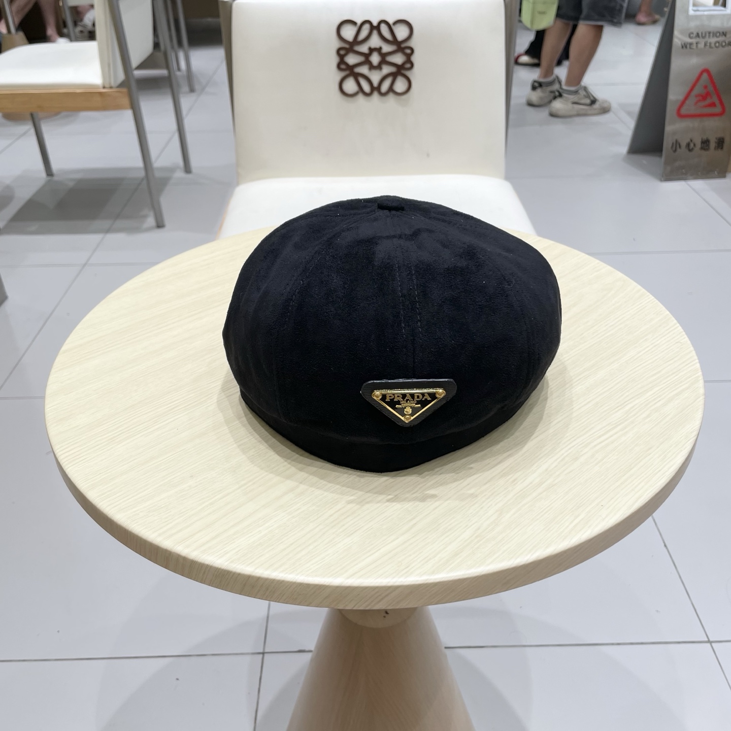 NO:588105,prada Prada new retro peaked cap forward cap fashion octagonal hat trendy versatile beret women's autumn and winter outdoor hat fisherman hat baseball cap knitted hat, hat, prada, prada, espadrilles, hats19860909prada普拉达新款复古鸭舌帽前进帽时尚八角帽潮百搭贝雷帽女秋冬户外帽子渔夫帽棒球帽针织帽,帽子,prada,prada,espadrilles,hats,hat