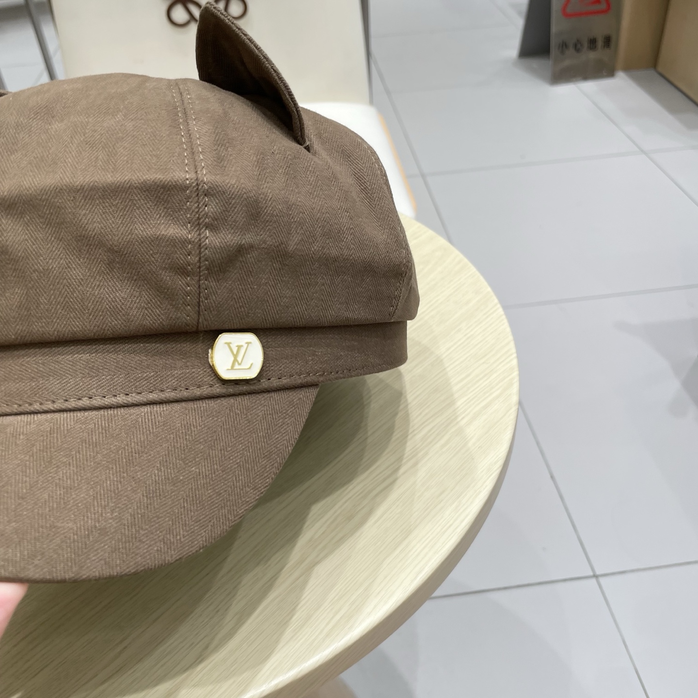 路易威登棒球帽 LouisVuitto2条纹可爱耳朵休闲时尚百搭街头出游八角帽画家帽新款