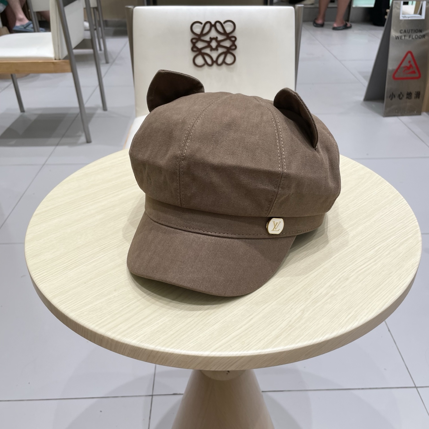 路易威登棒球帽 LouisVuitto2条纹可爱耳朵休闲时尚百搭街头出游八角帽画家帽新款
