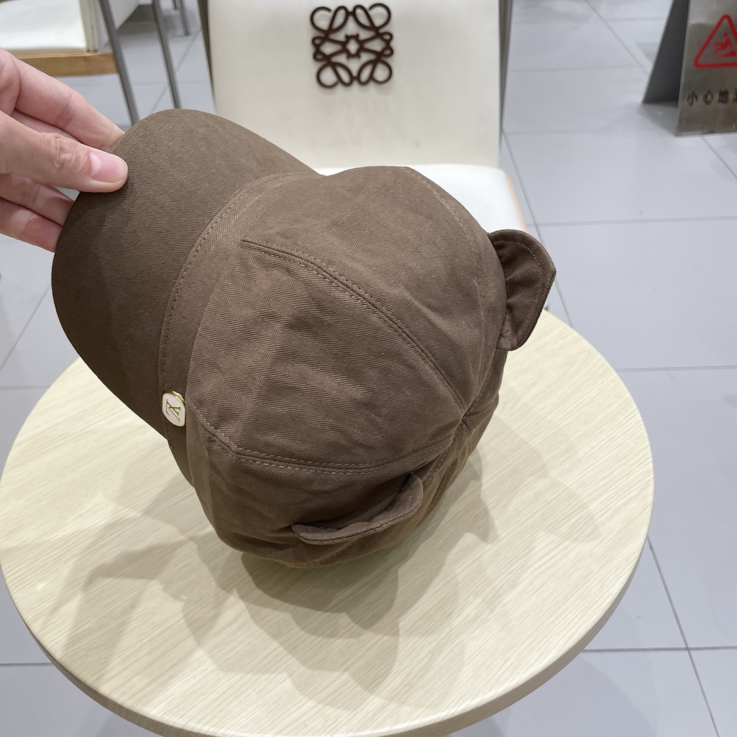 路易威登棒球帽 LouisVuitto2条纹可爱耳朵休闲时尚百搭街头出游八角帽画家帽新款