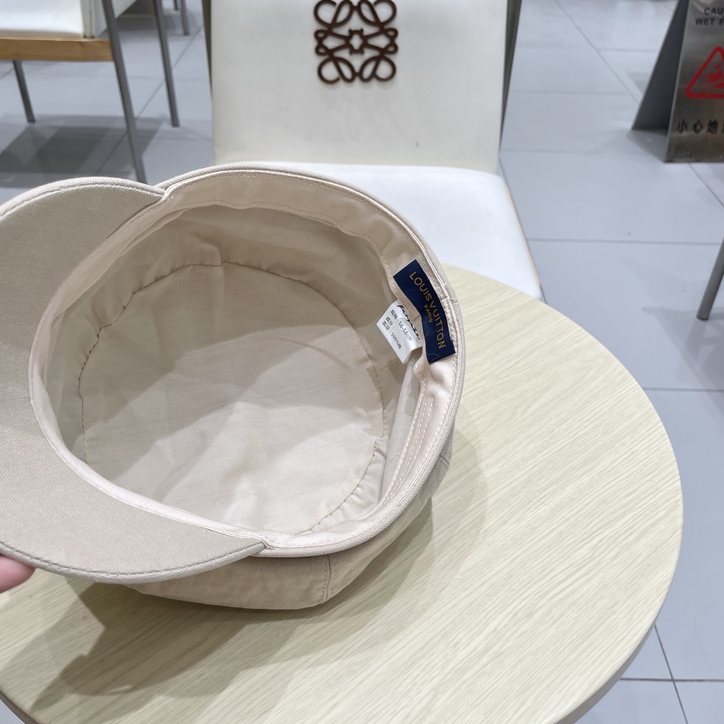 路易威登棒球帽 LouisVuitto2条纹可爱耳朵休闲时尚百搭街头出游八角帽画家帽新款