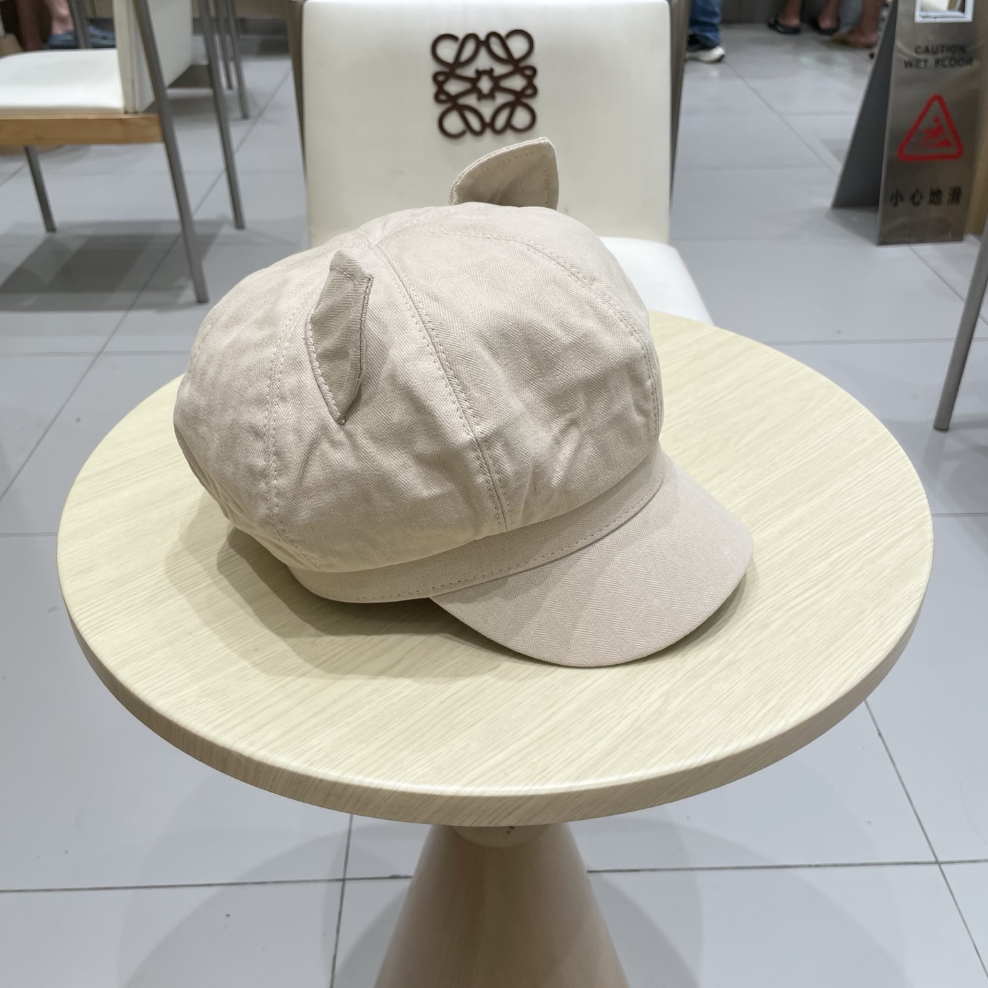 路易威登棒球帽 LouisVuitto2条纹可爱耳朵休闲时尚百搭街头出游八角帽画家帽新款