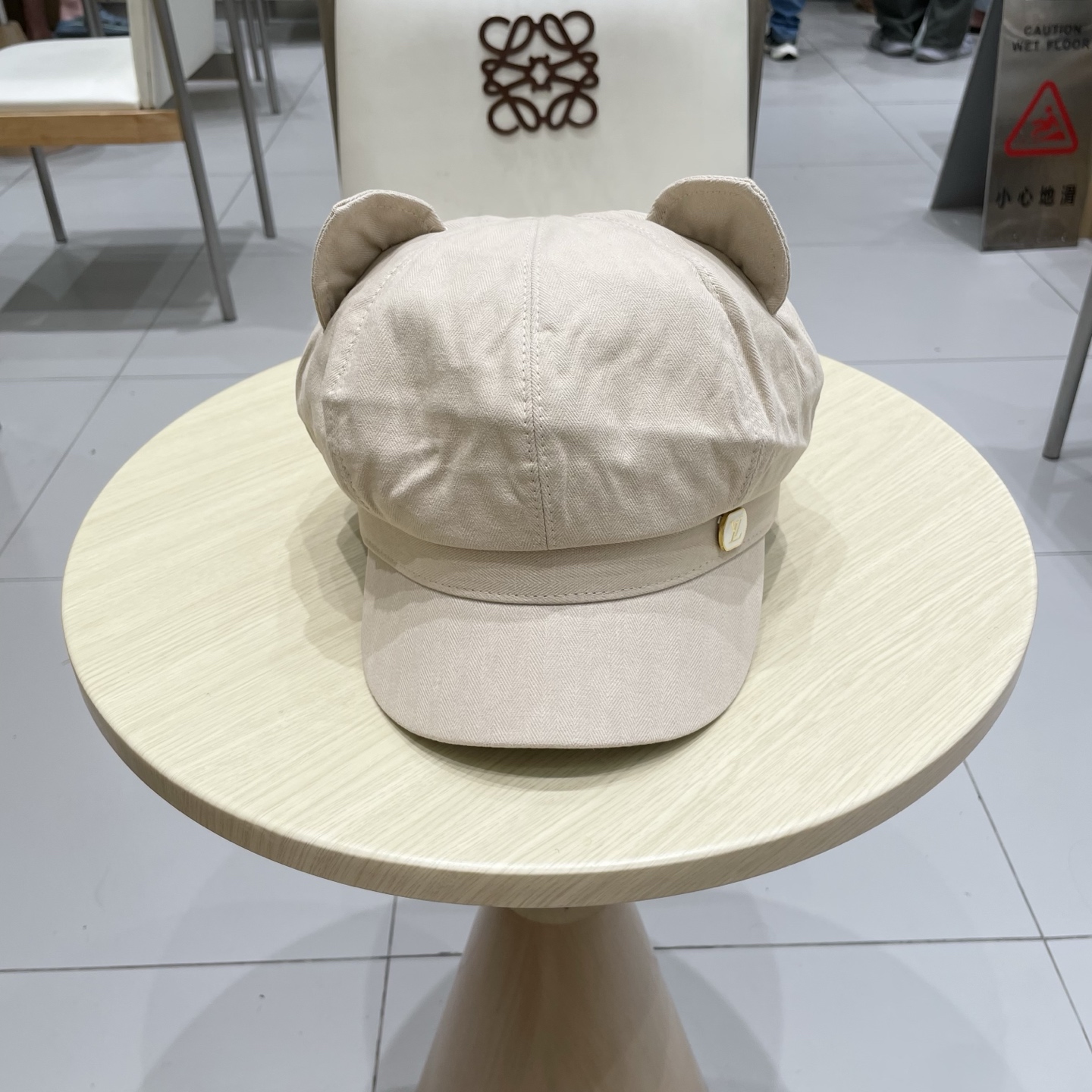 路易威登棒球帽 LouisVuitto2条纹可爱耳朵休闲时尚百搭街头出游八角帽画家帽新款