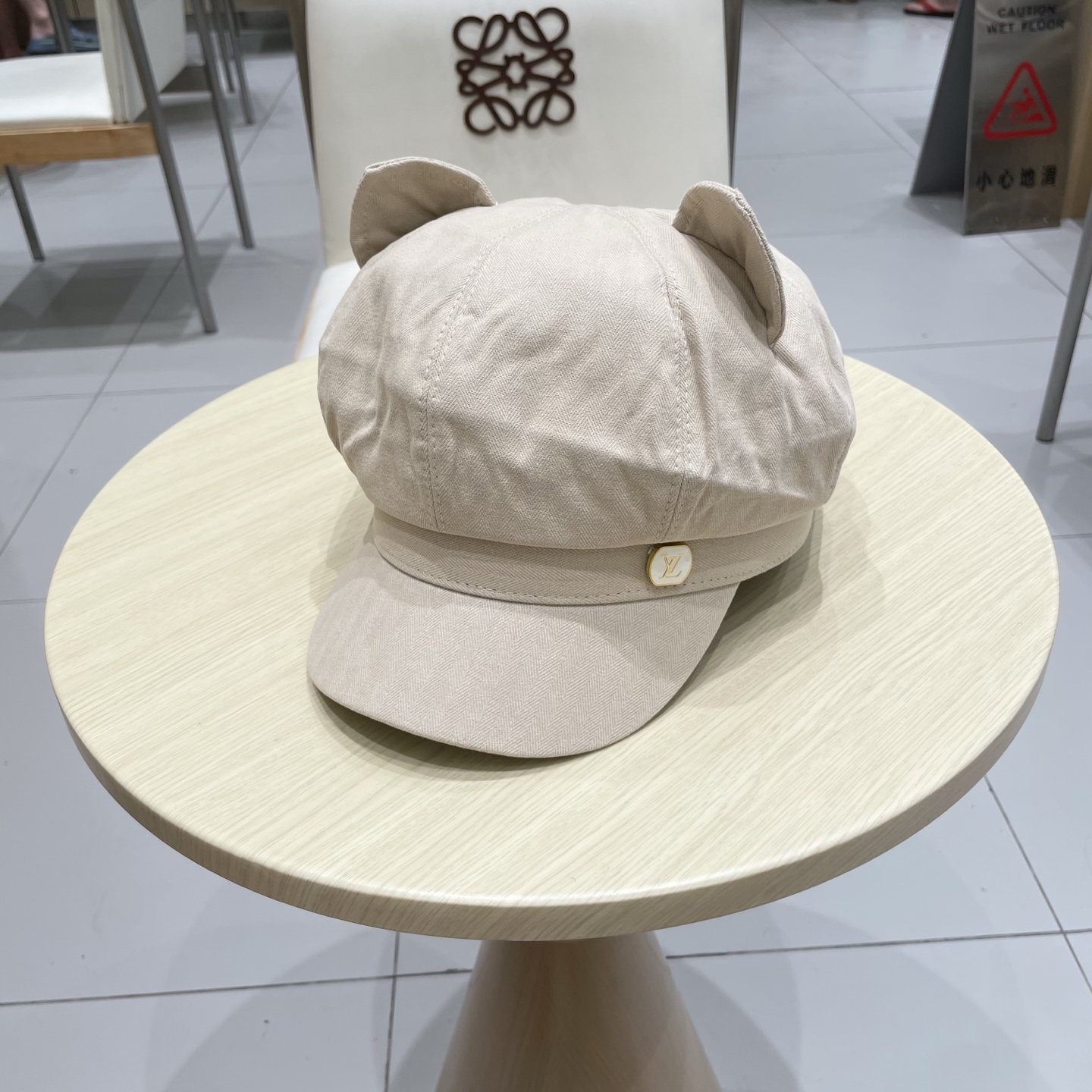 路易威登棒球帽 LouisVuitto2条纹可爱耳朵休闲时尚百搭街头出游八角帽画家帽新款