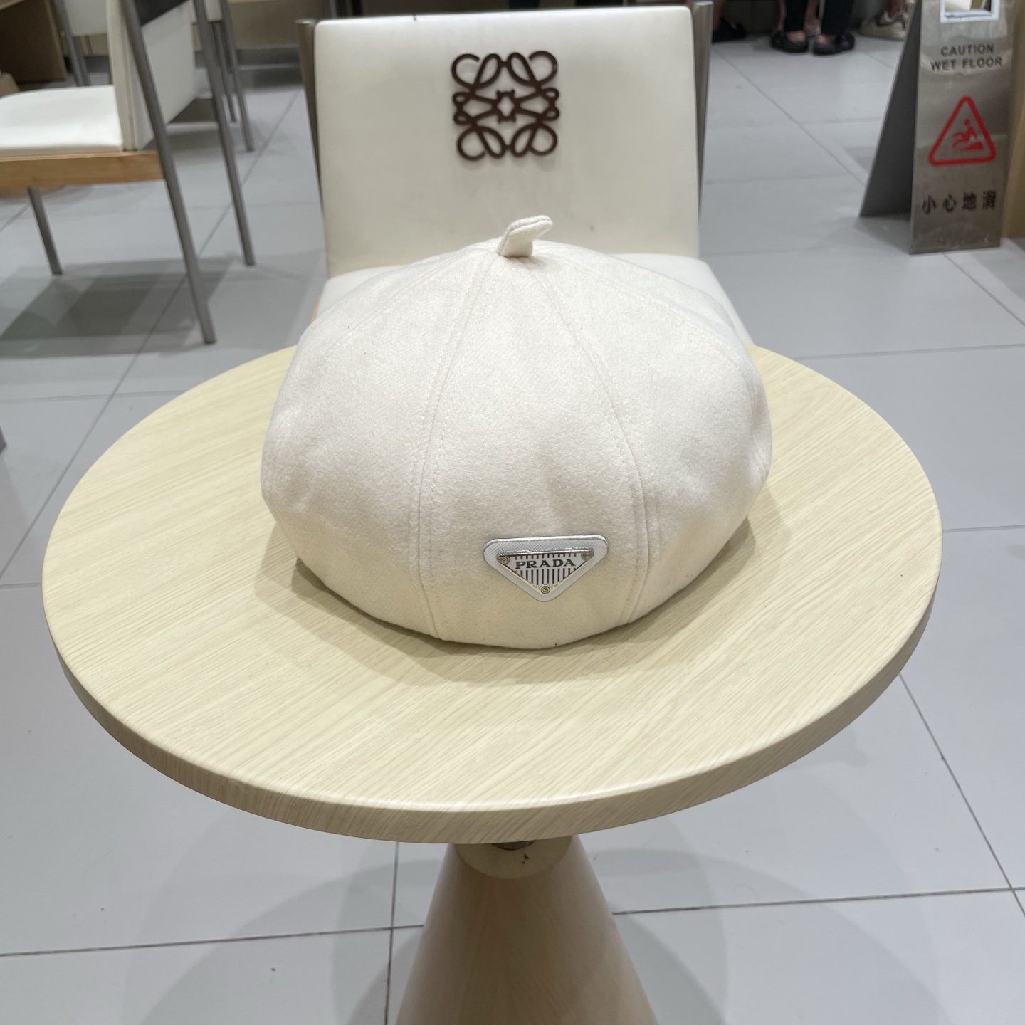 NO:587851,Prada Prada new Chinese style autumn and winter beret women's high quality thin three-dimensional fashionable versatile item trendy hat fisherman hat baseball cap knitted hat, hat, prada, prada, espadrilles, hats19860909普拉达Prada新中式秋冬贝雷帽女高品质轻薄立体时尚百搭单品潮帽子渔夫帽棒球帽针织帽,帽子,prada,prada,espadrilles,hats,hat