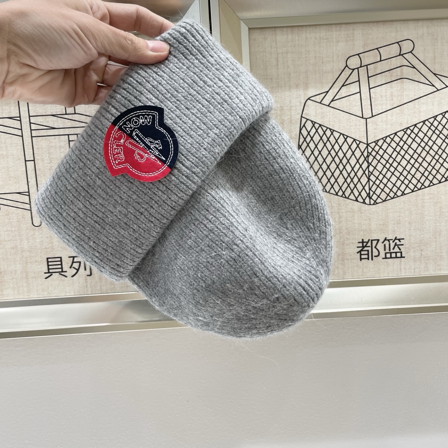 蒙口秋冬安哥拉兔毛羊毛针织厚翻边毛线帽年末重磅高颜值仙女针织帽，超仙的安哥拉兔羊毛，色系很甜美，巨百搭，