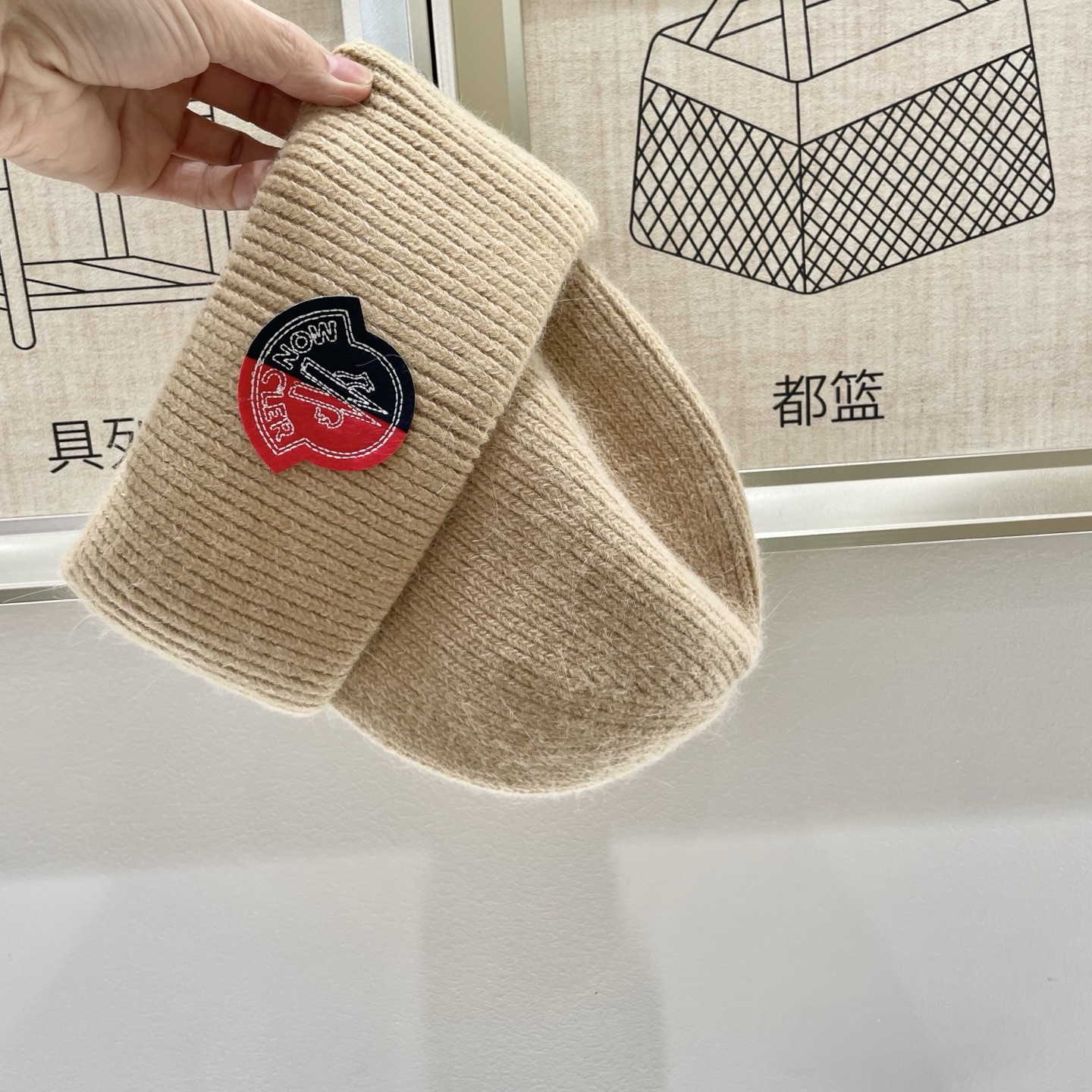 蒙口秋冬安哥拉兔毛羊毛针织厚翻边毛线帽年末重磅高颜值仙女针织帽，超仙的安哥拉兔羊毛，色系很甜美，巨百搭，