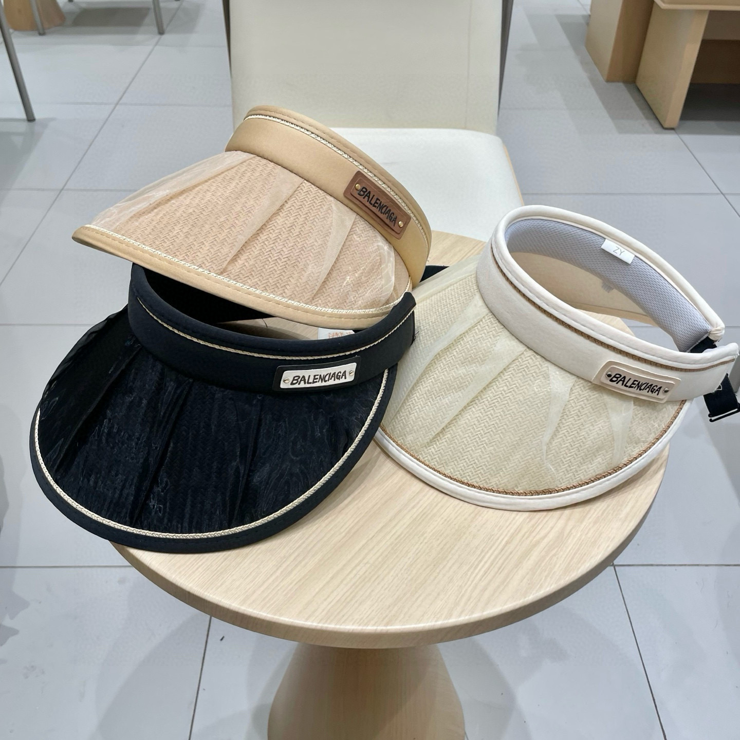 最新巴黎世家BALENCIAGA，空顶遮阳帽，最好品质的，休闲大方，大家自己对比哦