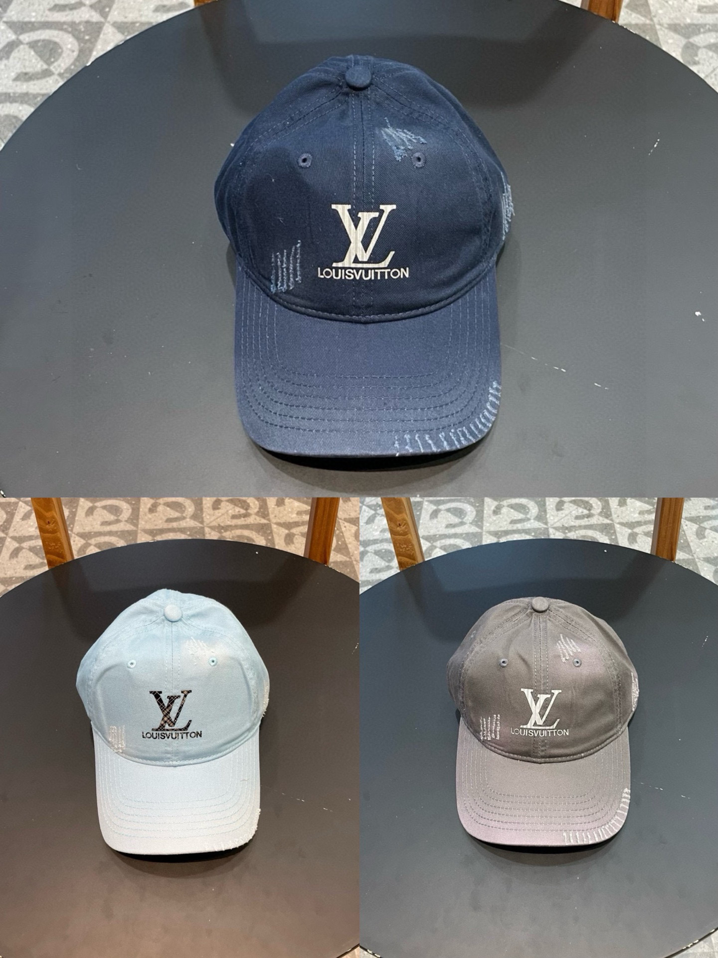   LV牛仔色新款棒球帽
日常通勤搭配的加分神器
经典素色帽型非常百搭
可调节的设计对各种头型都友好