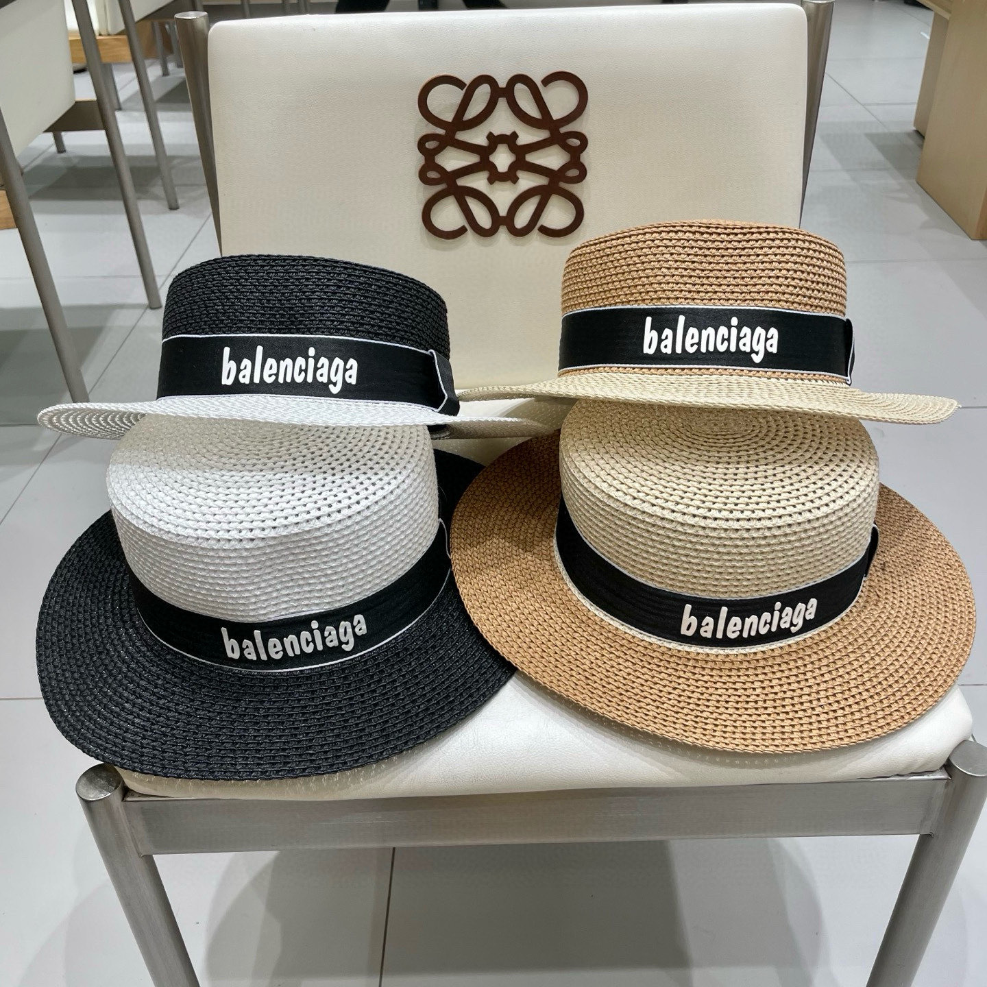 【巴黎世家】2025拼色新款草编遮阳草帽盆帽🤩沙滩风，简约大方，百搭单品～出街首选，新款帽型超美腻，新品