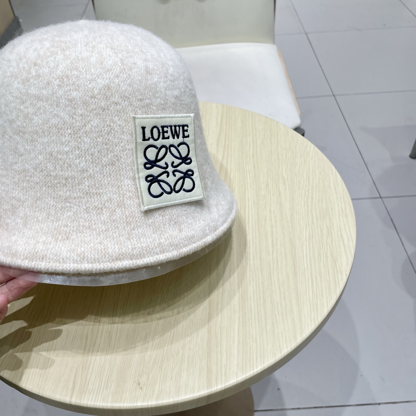 ＬＯＥＷＥ罗意威秋冬双面戴小众渔夫帽子女可折叠显脸小纯色百搭简约出游休闲盆帽